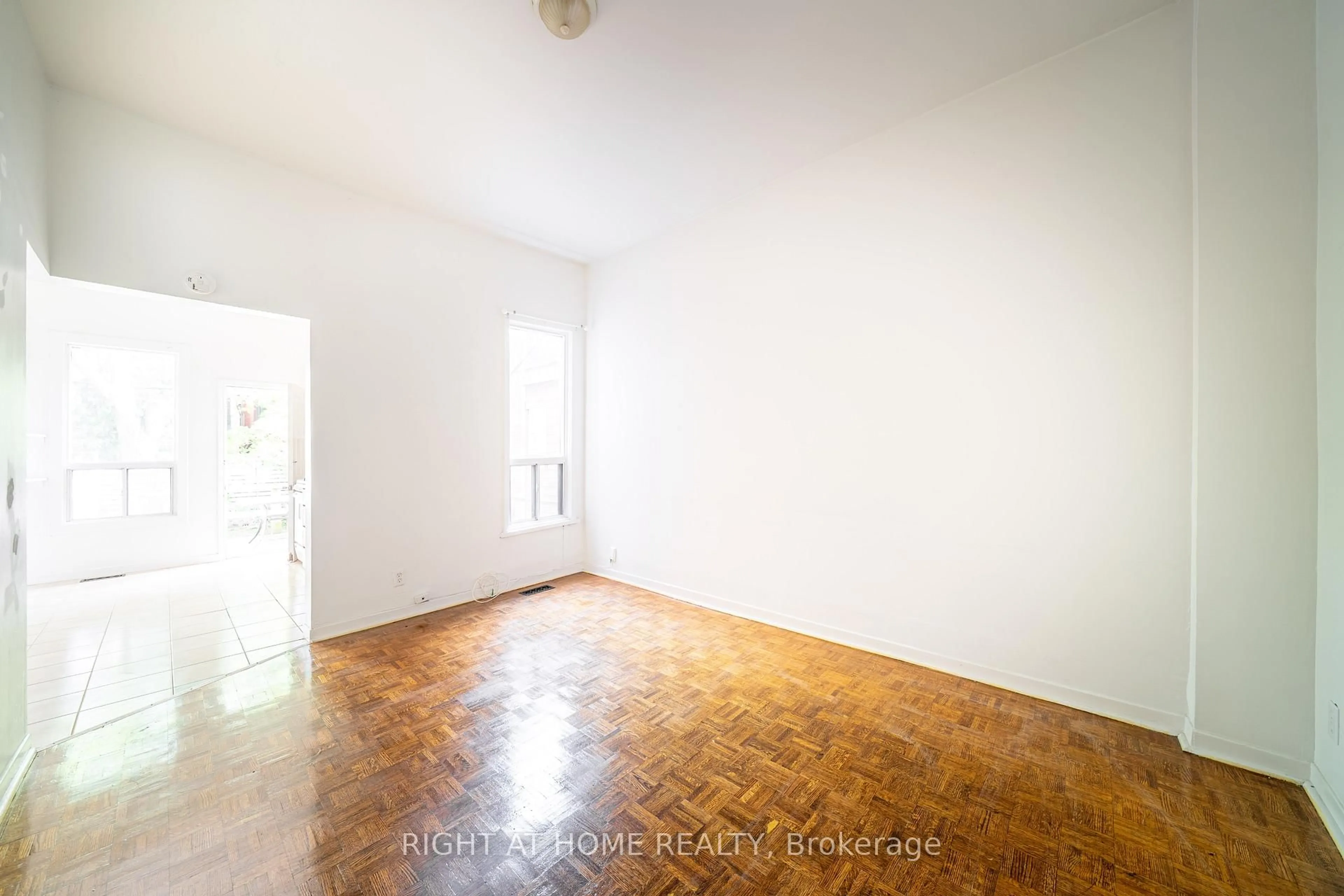 A pic of a room for 1057 Bathurst St, Toronto Ontario M5R 3G8