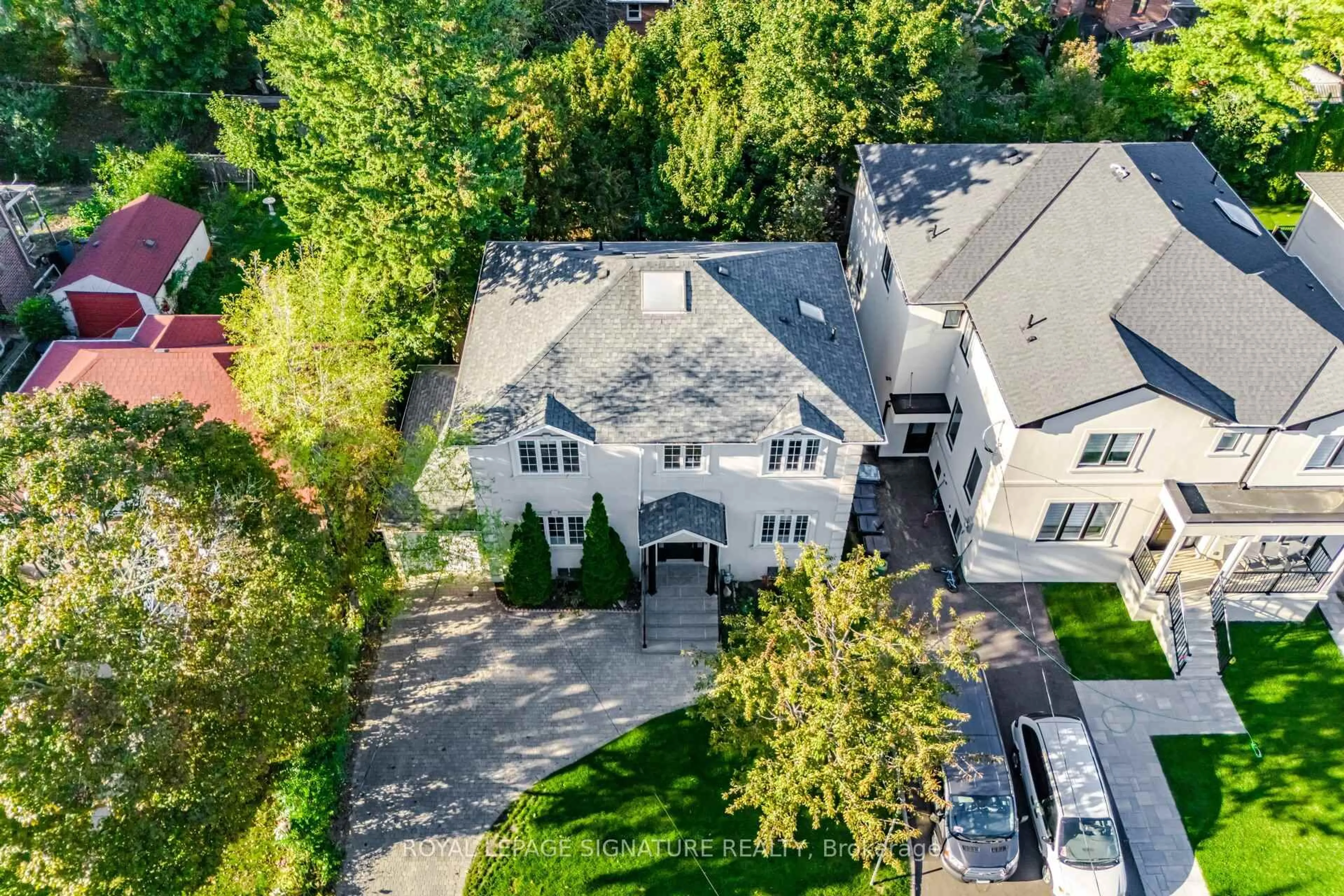 A pic from outside/outdoor area/front of a property/back of a property/a pic from drone, street for 114 Fairholme Ave, Toronto Ontario M6B 2W9