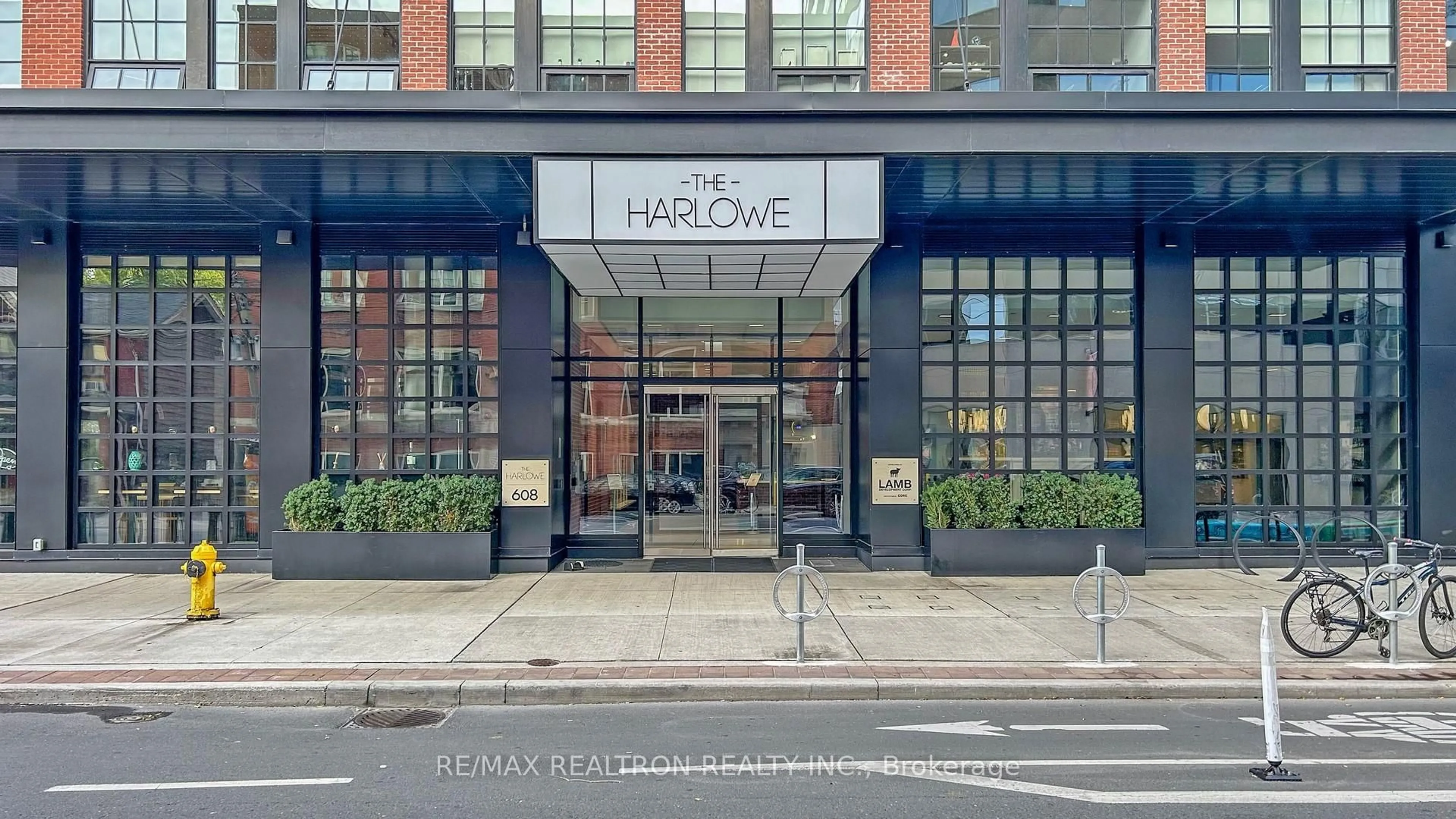Indoor foyer for 608 Richmond St #201, Toronto Ontario M5V 0N9
