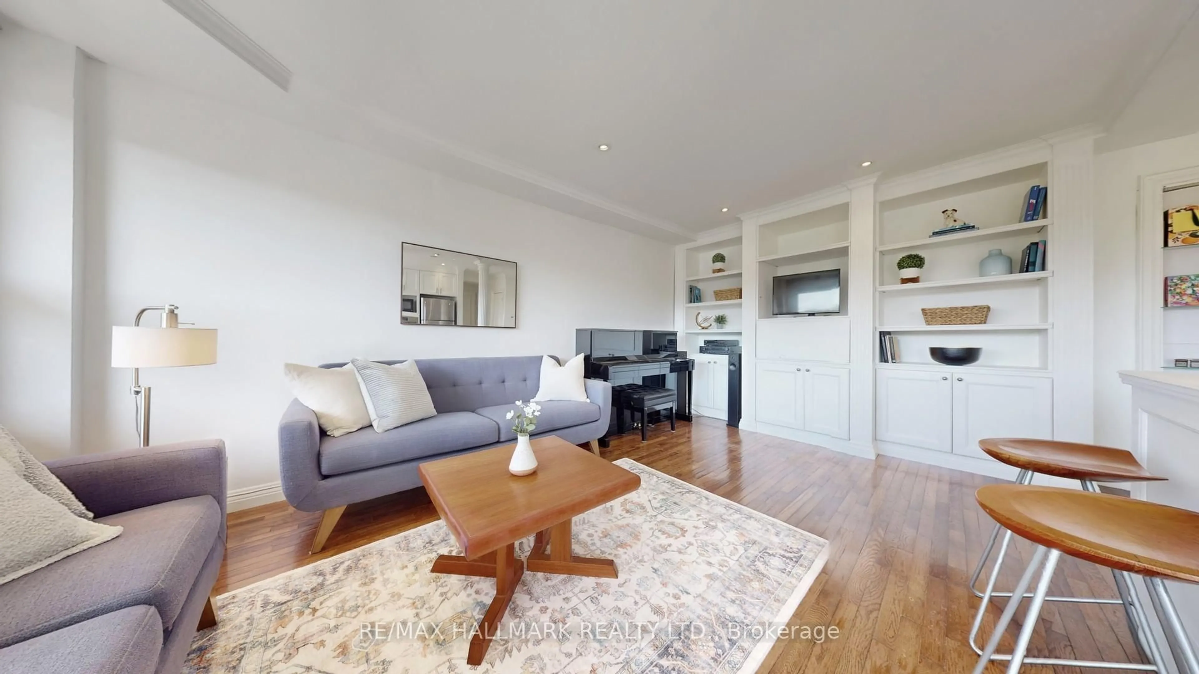 Living room with furniture, wood/laminate floor for 660 Eglinton Ave #508, Toronto Ontario M5N 1C3
