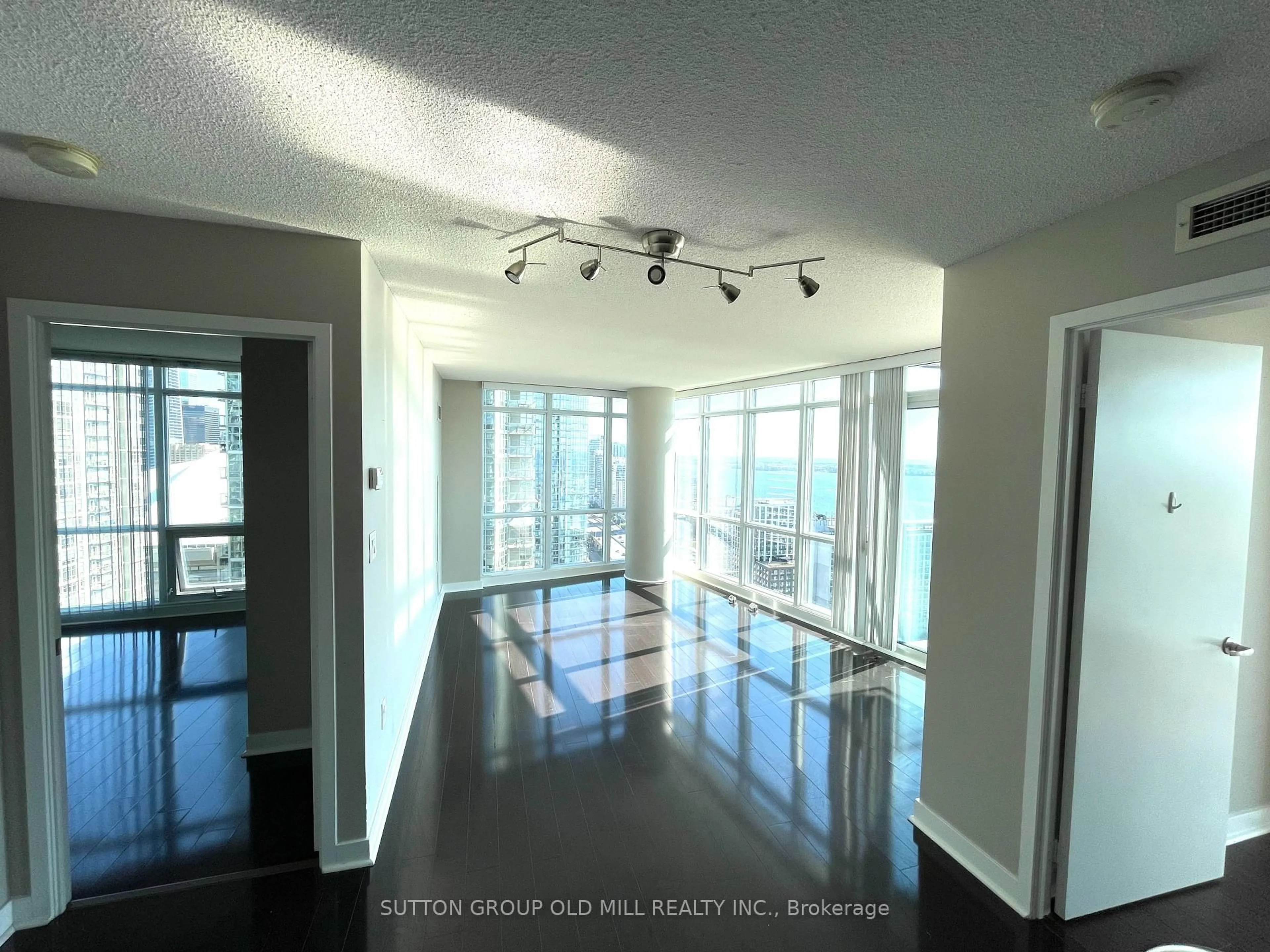 Indoor entryway for 11 Brunel Crt #3610, Toronto Ontario M5V 3Y3