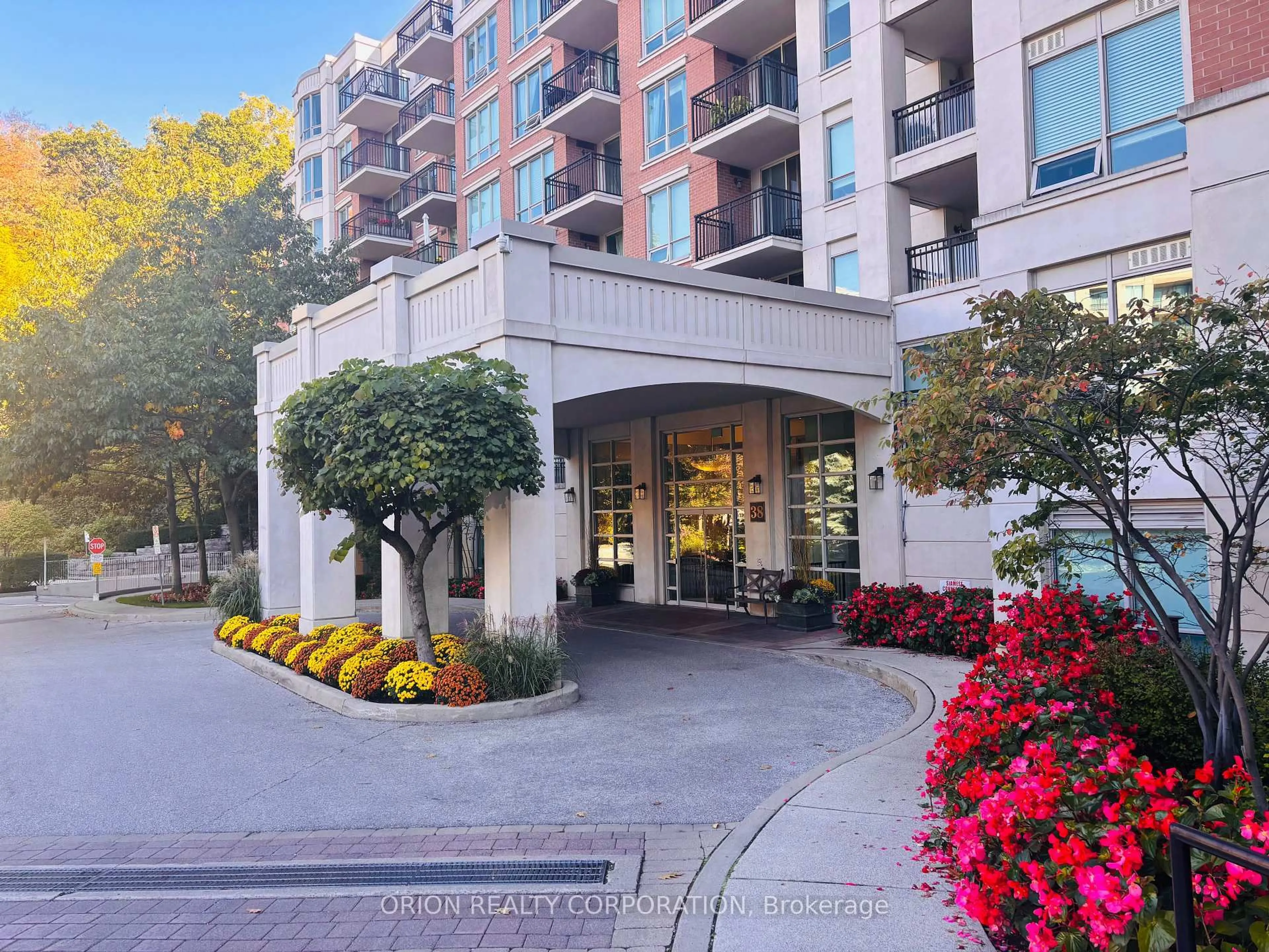 Indoor foyer for 38 William Carson Cres #310, Toronto Ontario M2P 2H2