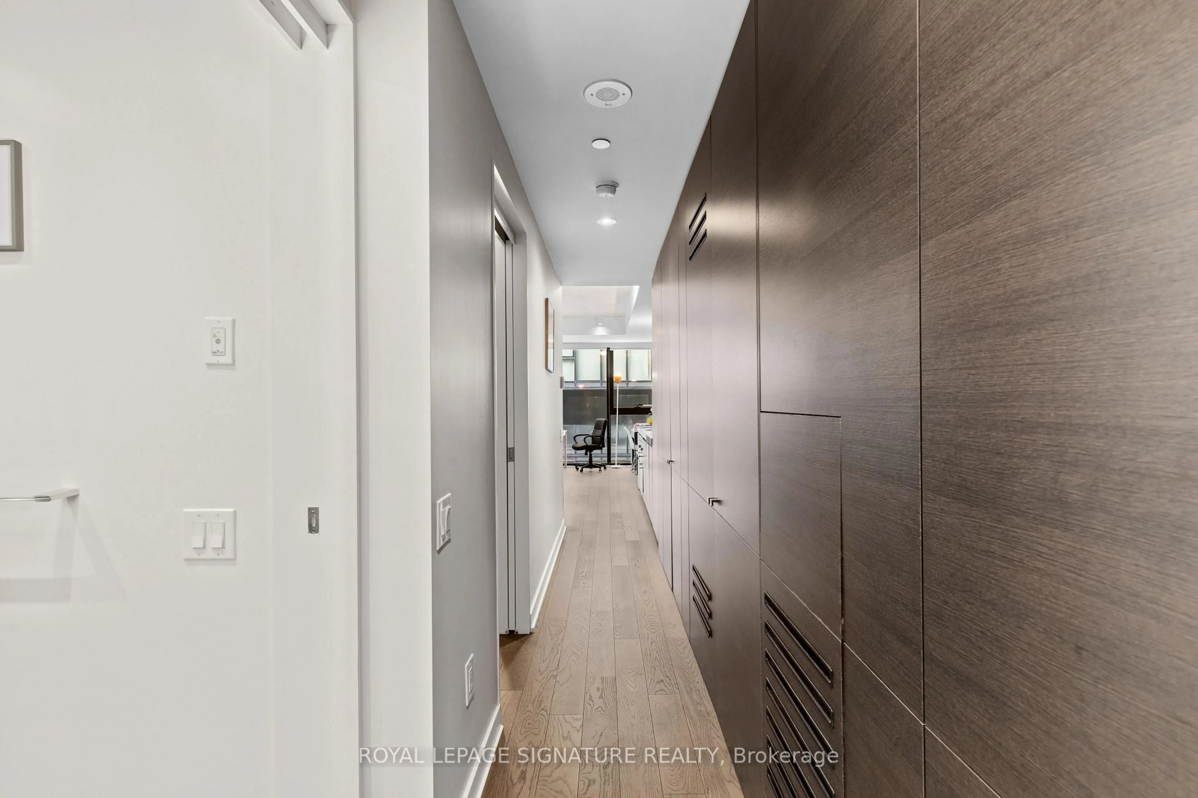 Indoor entryway for 38 Stewart St #406, Toronto Ontario M5V 1M5