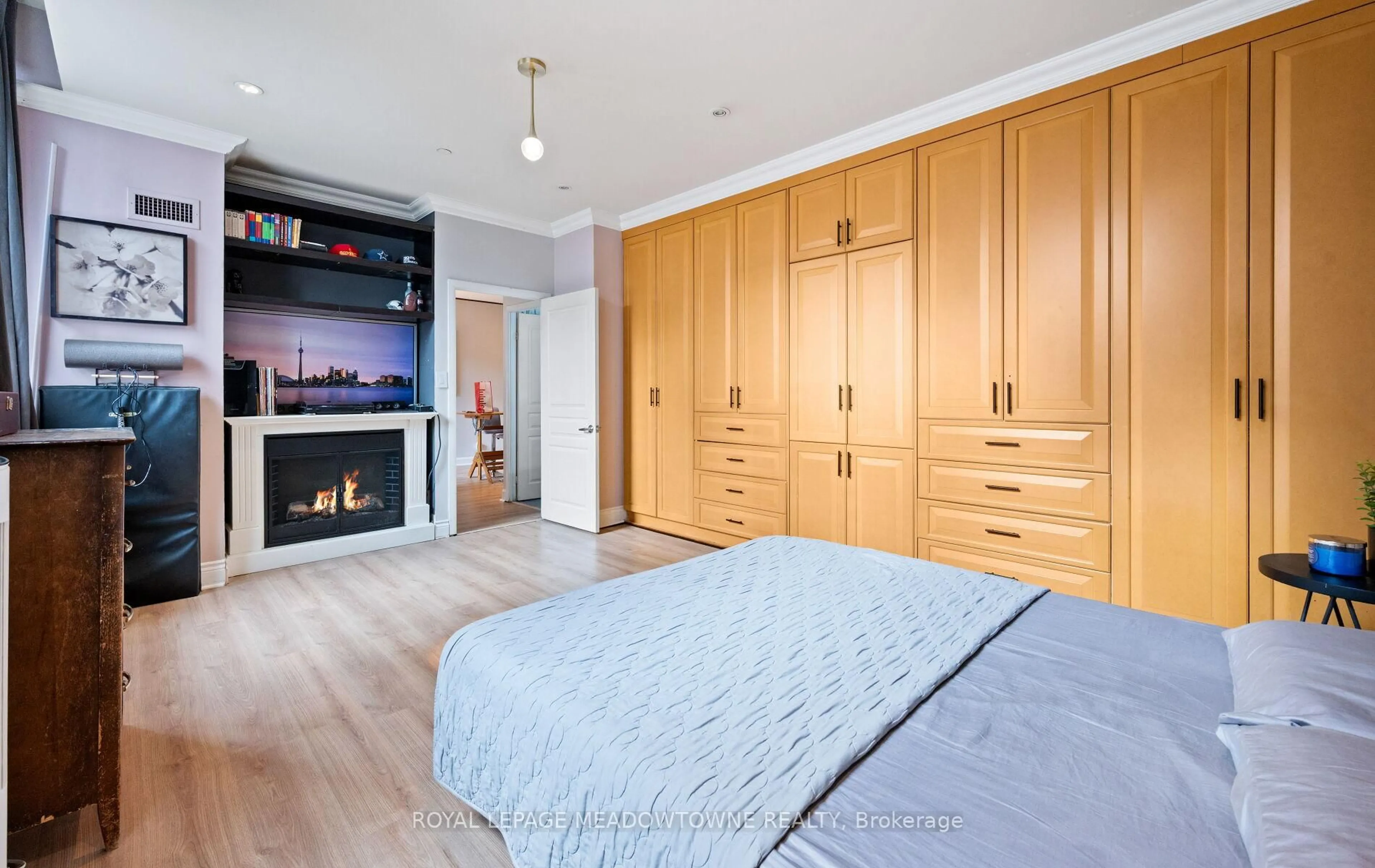 Bedroom with bed, wood/laminate floor for 313 Richmond St #156, Toronto Ontario M5A 4S7