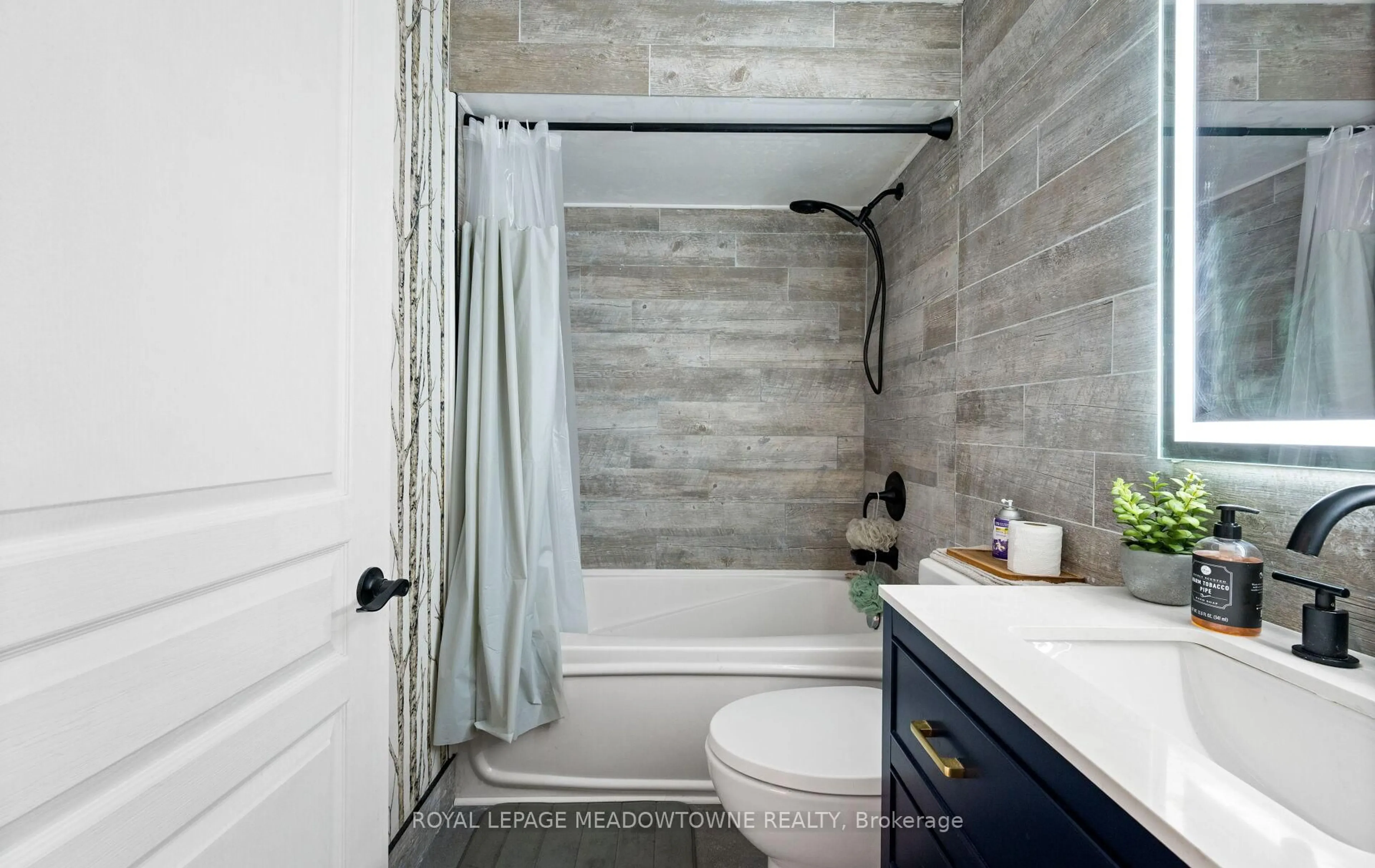 Contemporary bathroom, ceramic/tile floor for 313 Richmond St #156, Toronto Ontario M5A 4S7