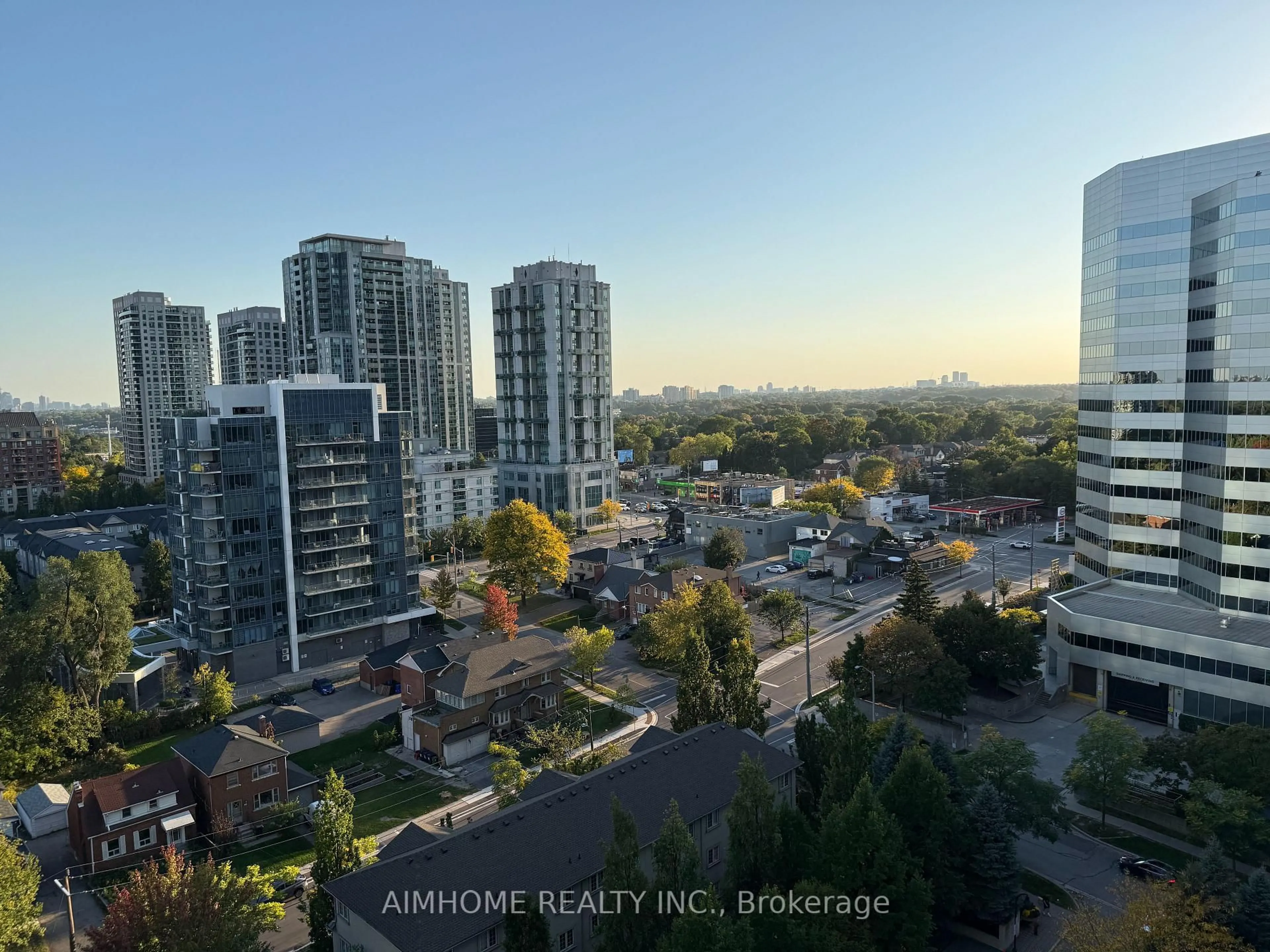 A pic from outside/outdoor area/front of a property/back of a property/a pic from drone, city buildings view from balcony for 35 Bales Ave, Toronto Ontario M2N 7L7