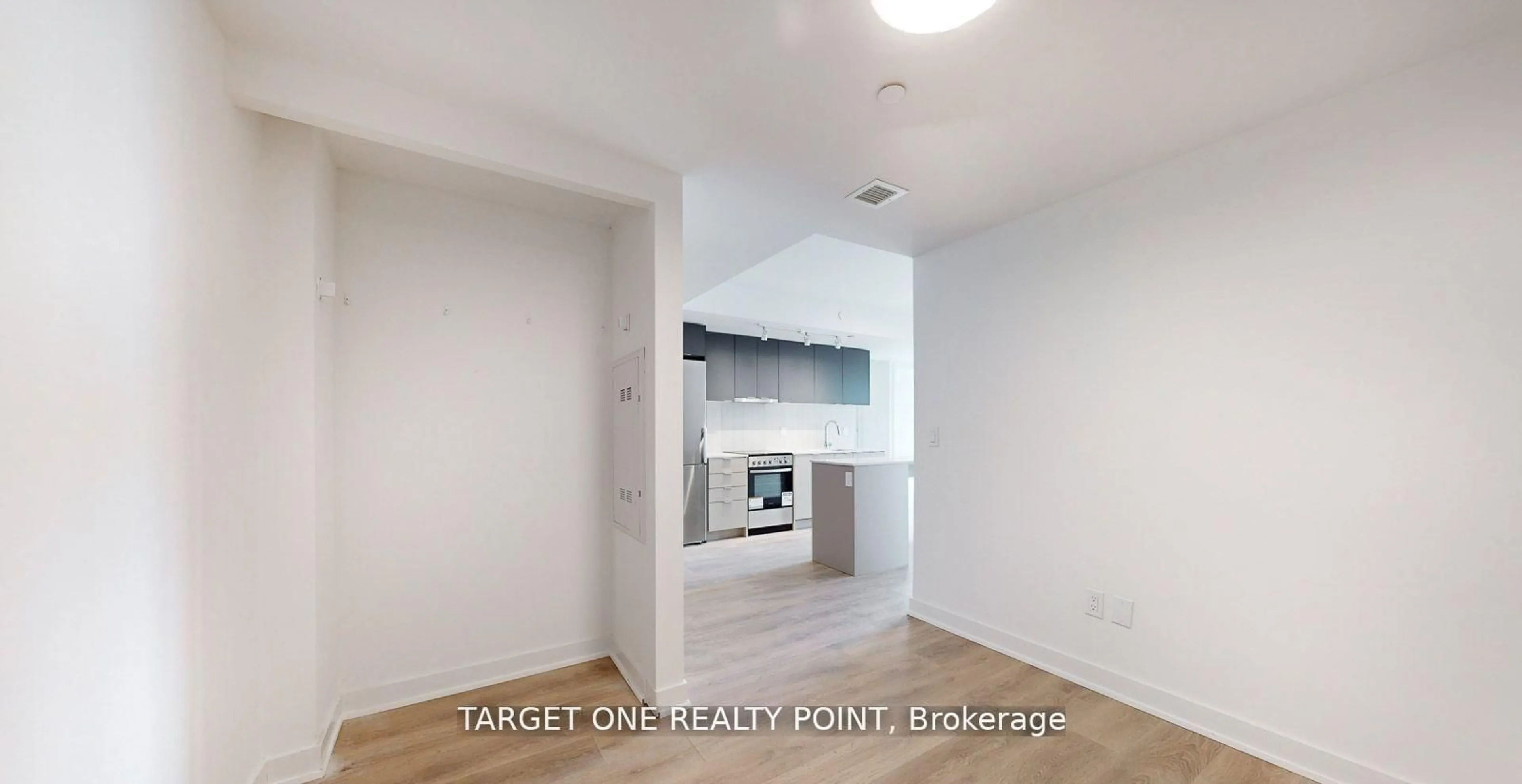 Unknown for 8 Tippett Rd #1006, Toronto Ontario M3H 0E7