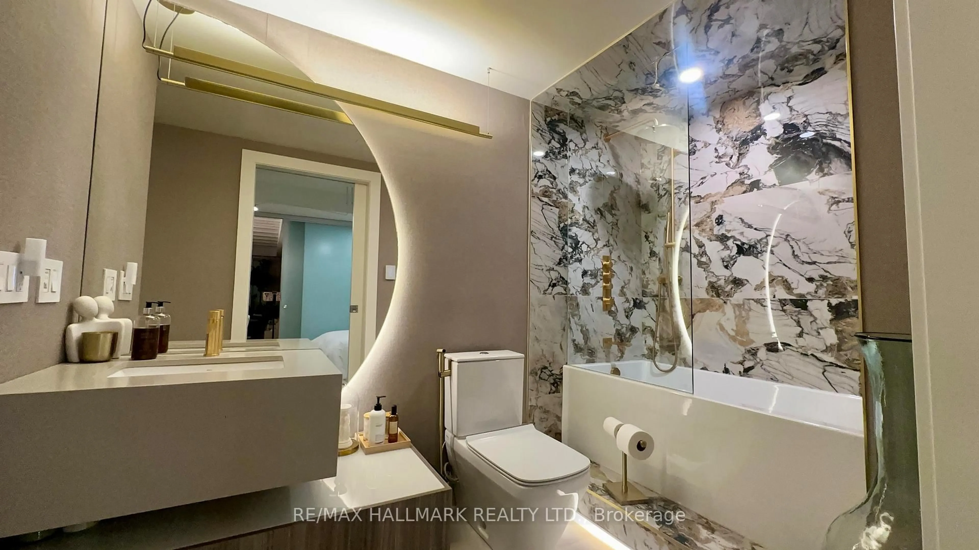 Contemporary bathroom, ceramic/tile floor for 3018 Yonge St #205, Toronto Ontario M4N 0A5