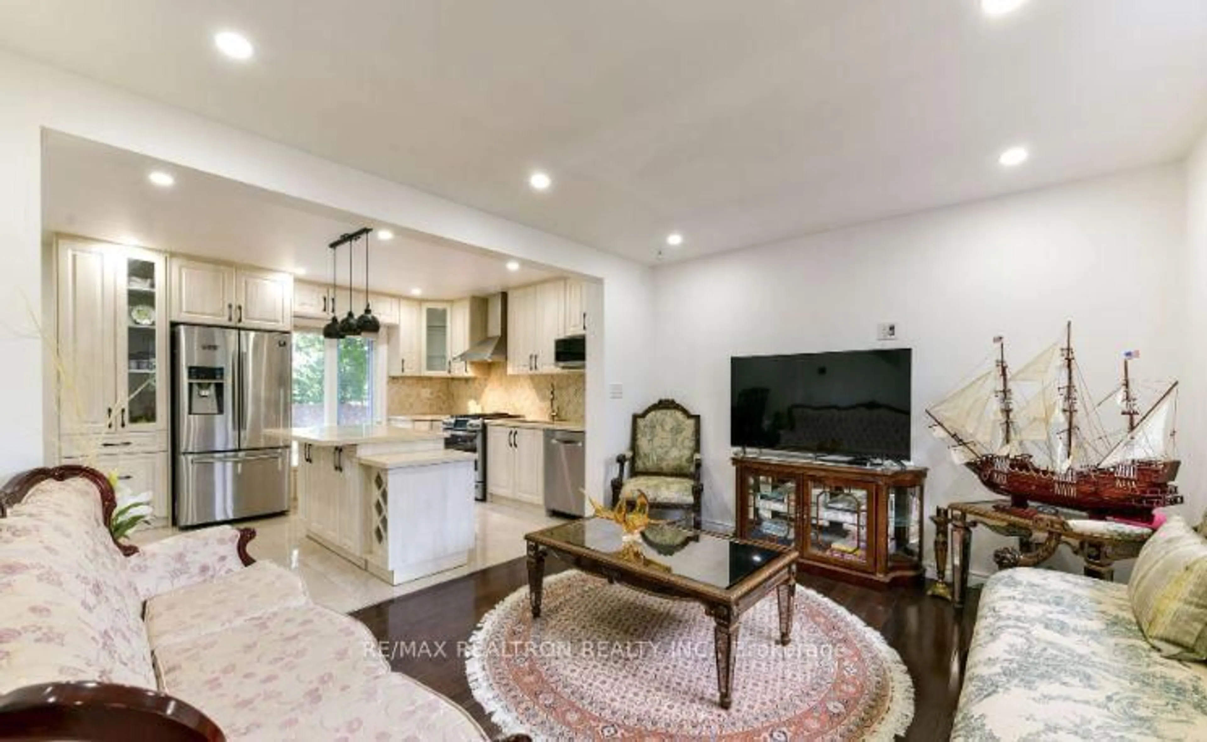 Open concept kitchen, ceramic/tile floor for 68 Devondale Ave, Toronto Ontario M2R 2E2
