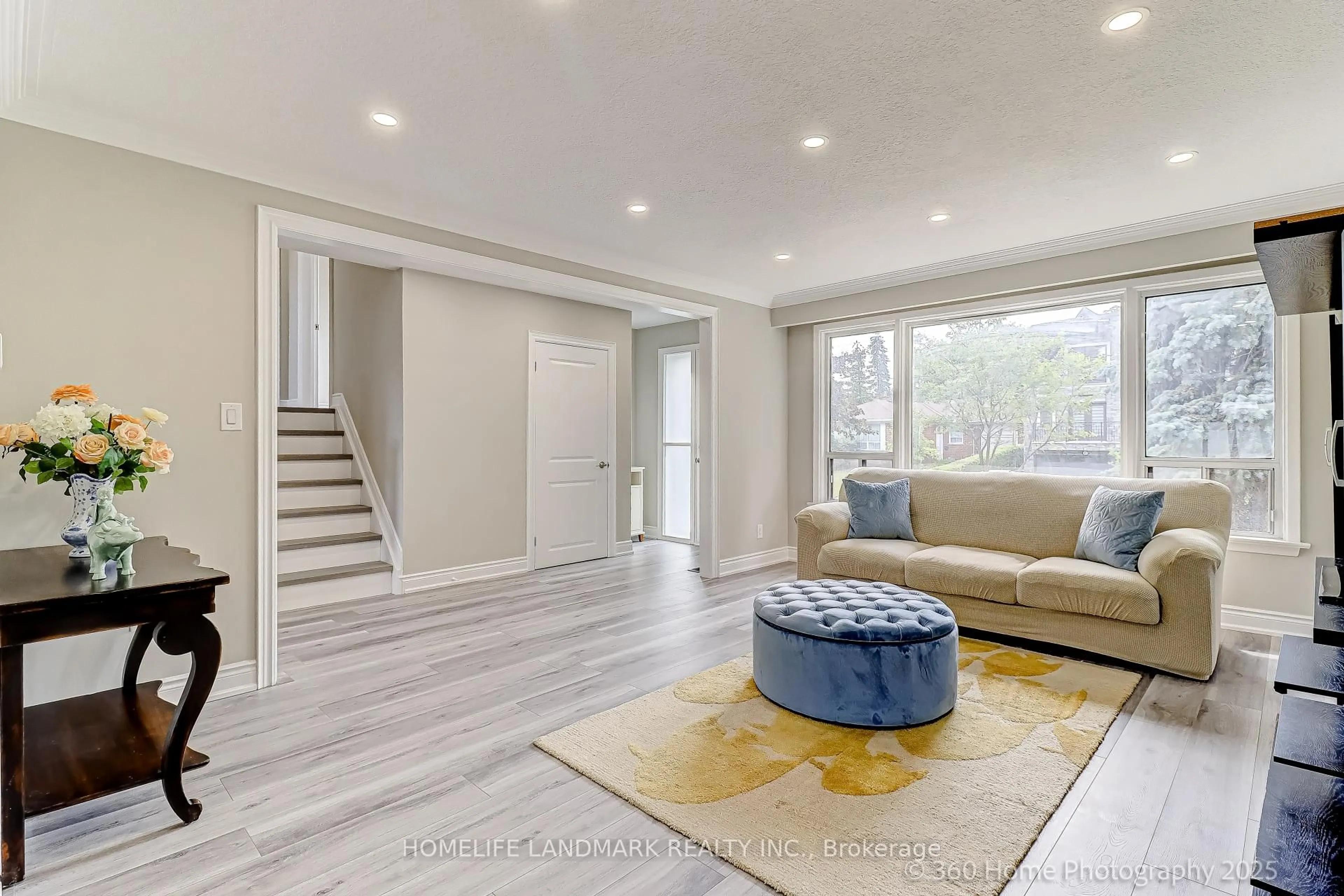 Living room with furniture, unknown for 46 Bowerbank Dr, Toronto Ontario M2M 1Z8