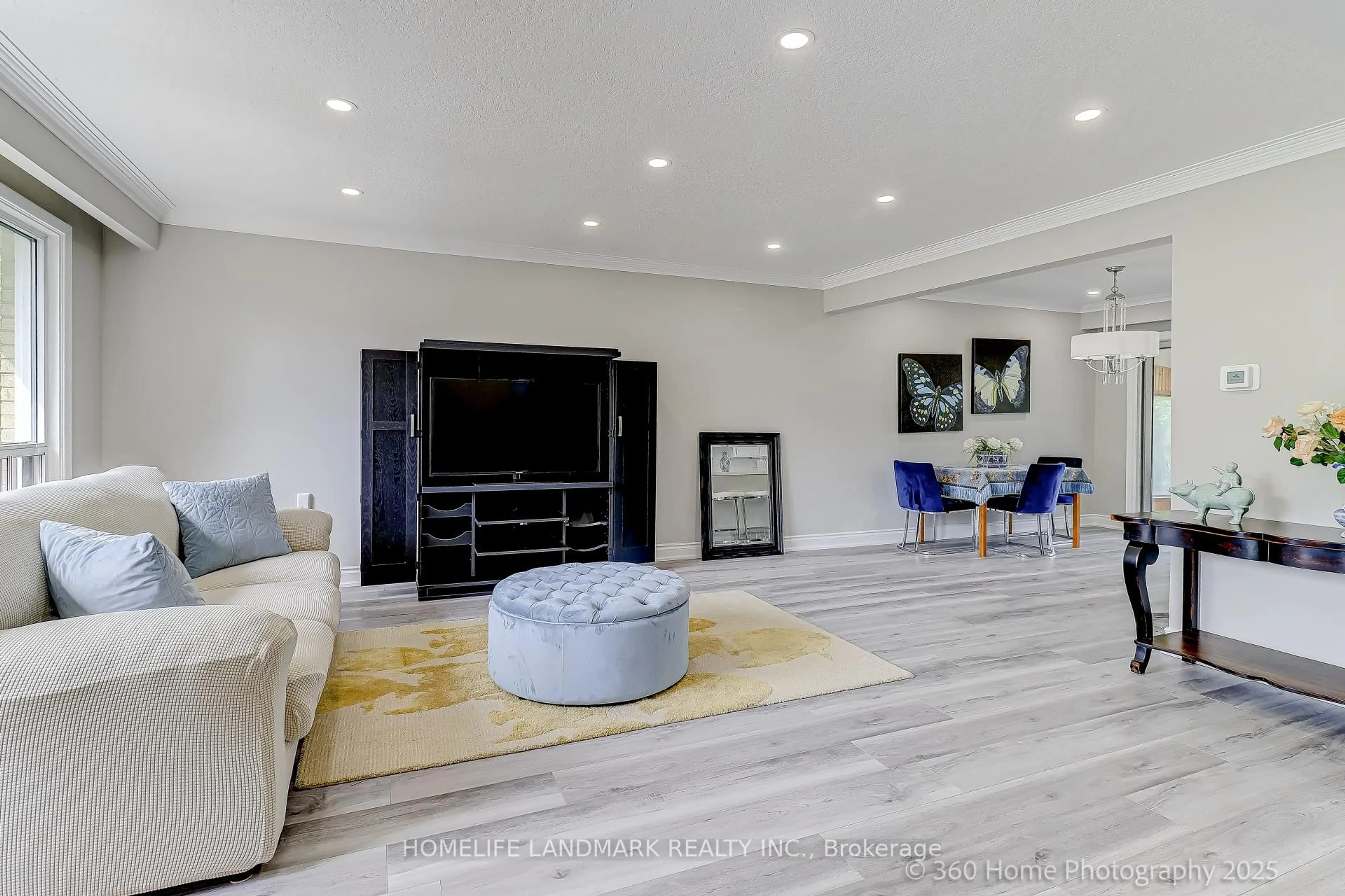 Living room with furniture, unknown for 46 Bowerbank Dr, Toronto Ontario M2M 1Z8