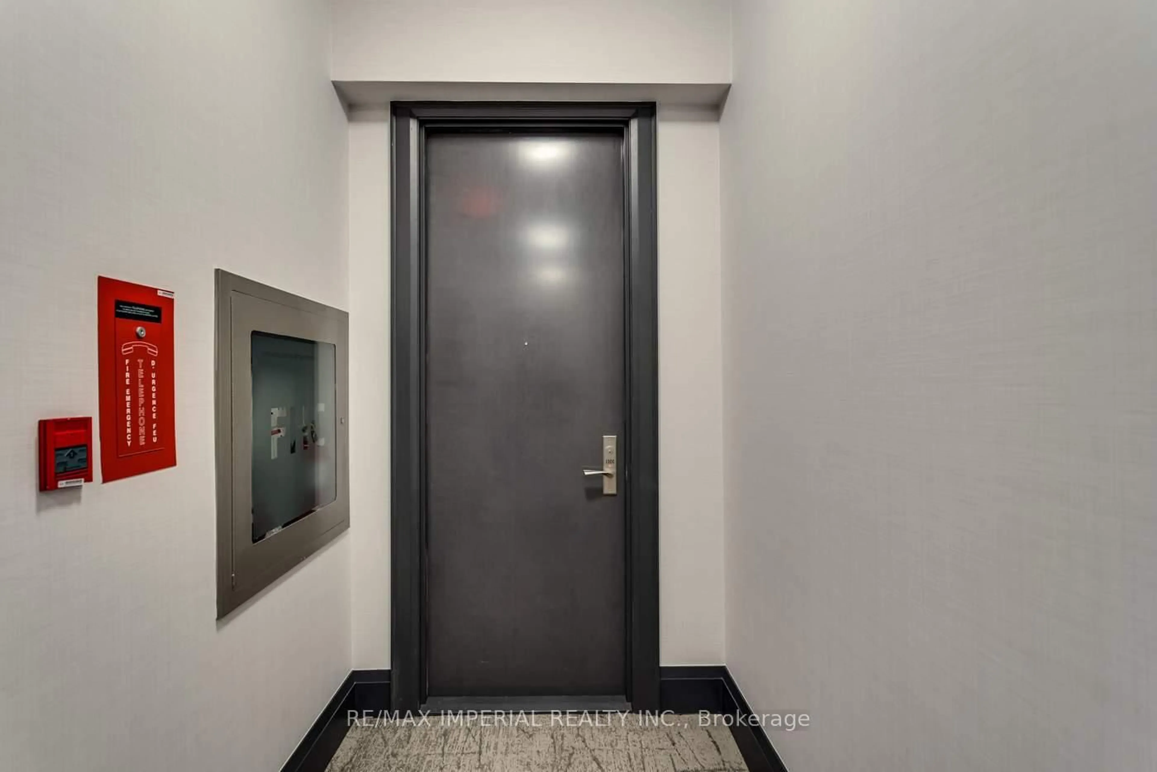 Indoor foyer for 21 Balmuto St #1101, Toronto Ontario M4Y 1W4