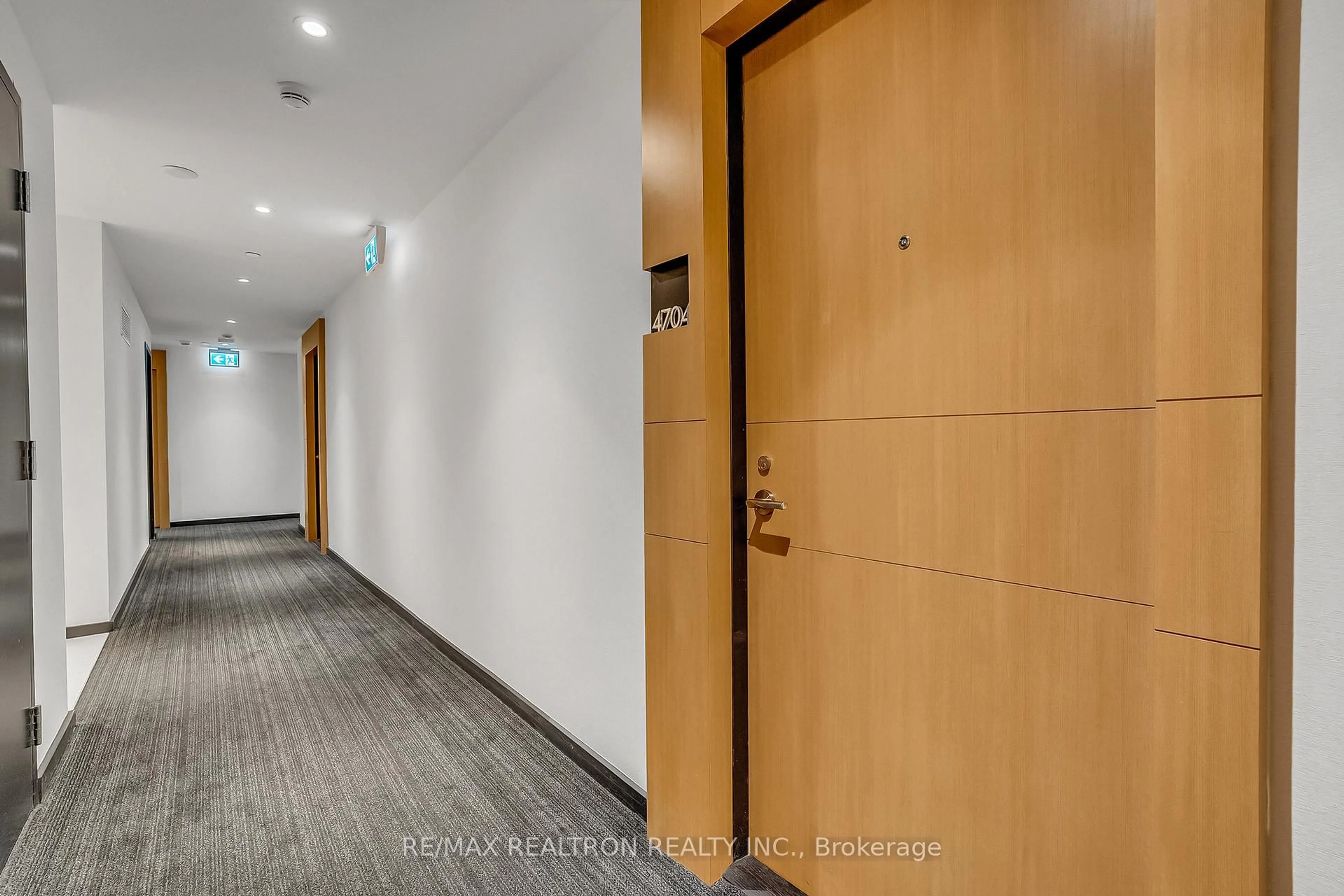 Indoor foyer for 11 Wellesley St #4704, Toronto Ontario M4Y 0G4