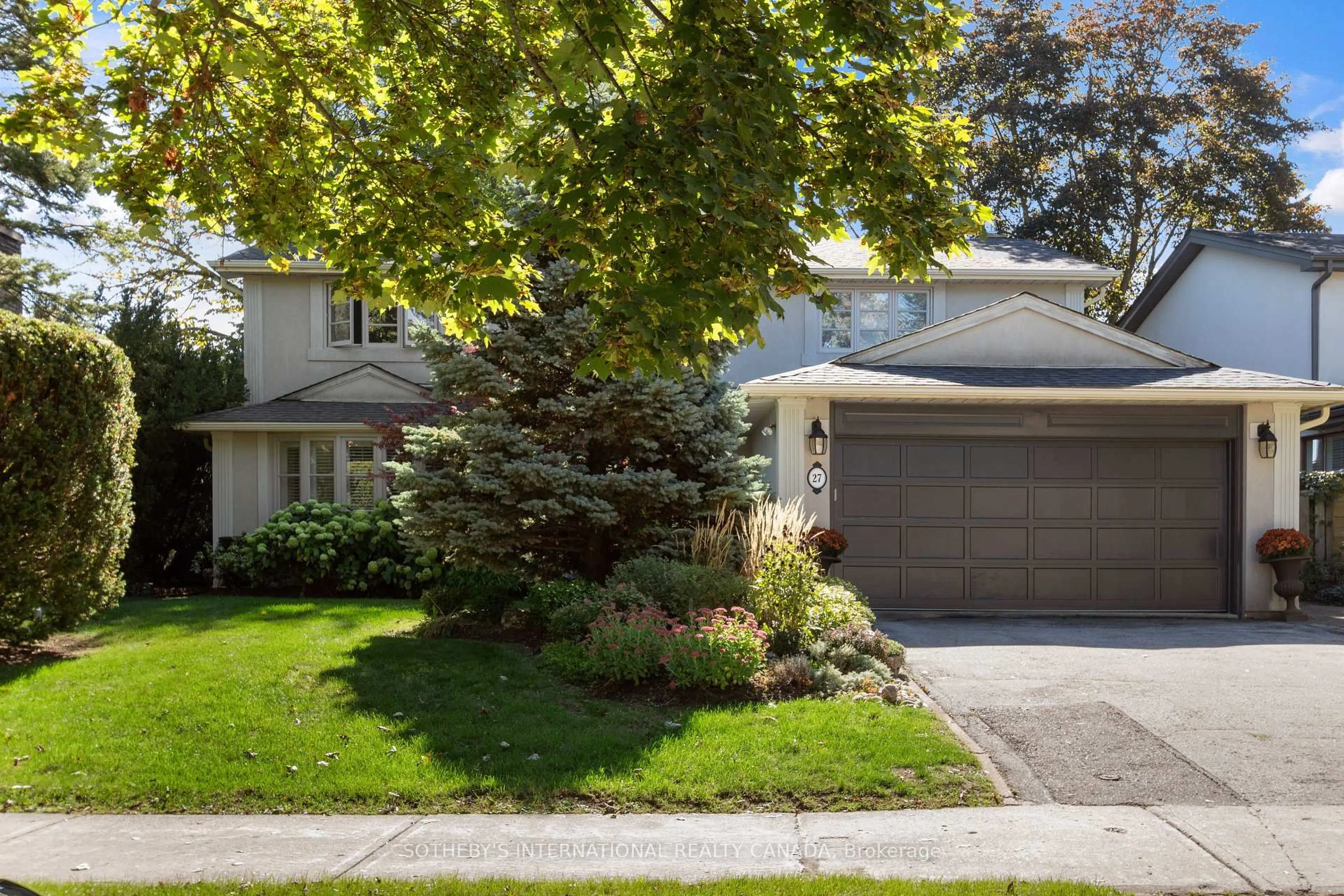 Home with vinyl exterior material, street for 27 Bamboo Grve, Toronto Ontario M3B 2C6