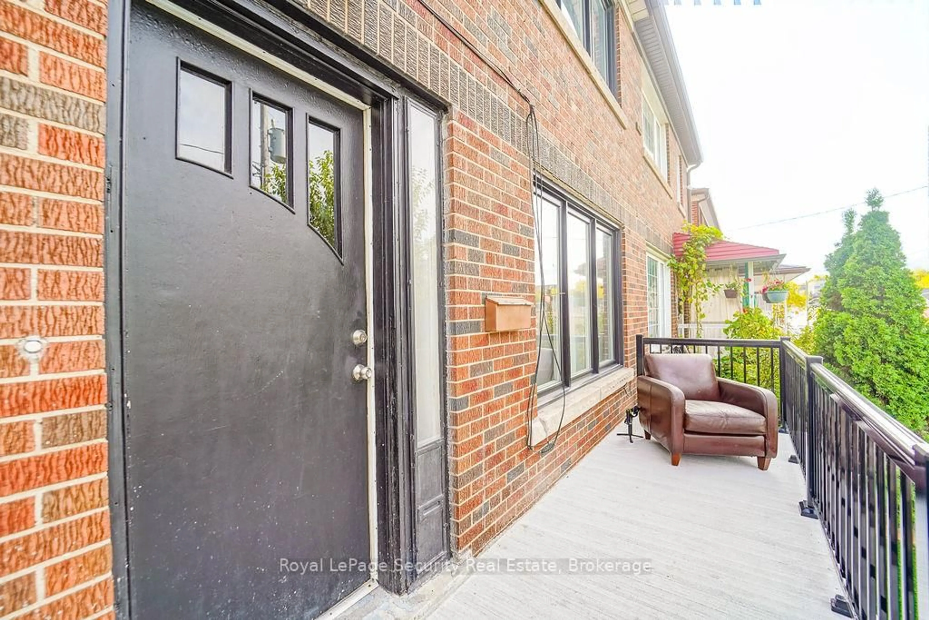 Unknown for 2169 Dufferin St, Toronto Ontario M6E 3R9