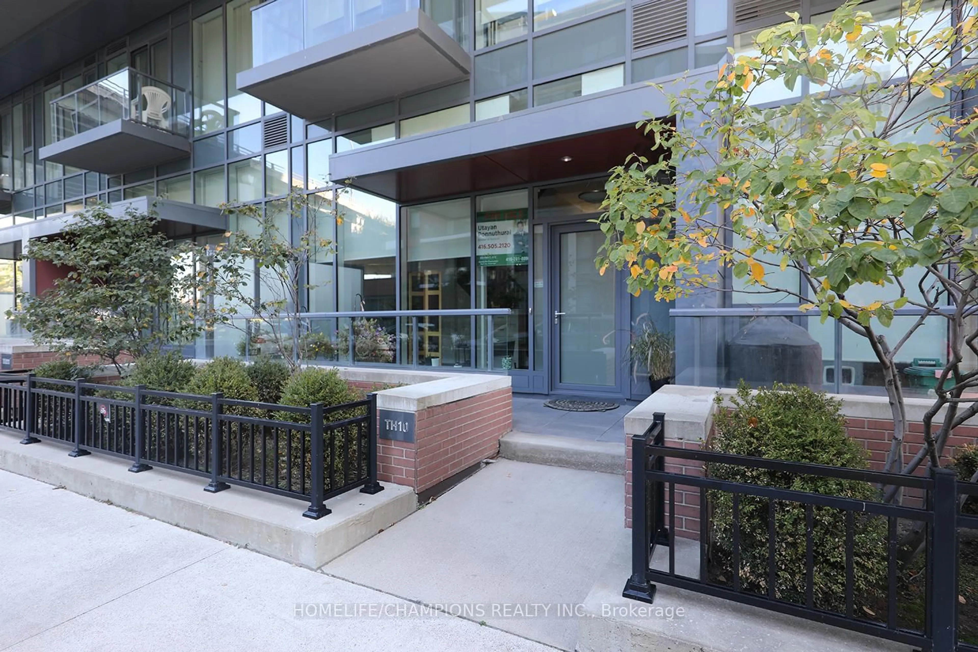 Patio, unknown for 20 Bruyeres Mews #Th10, Toronto Ontario M5V 0G8