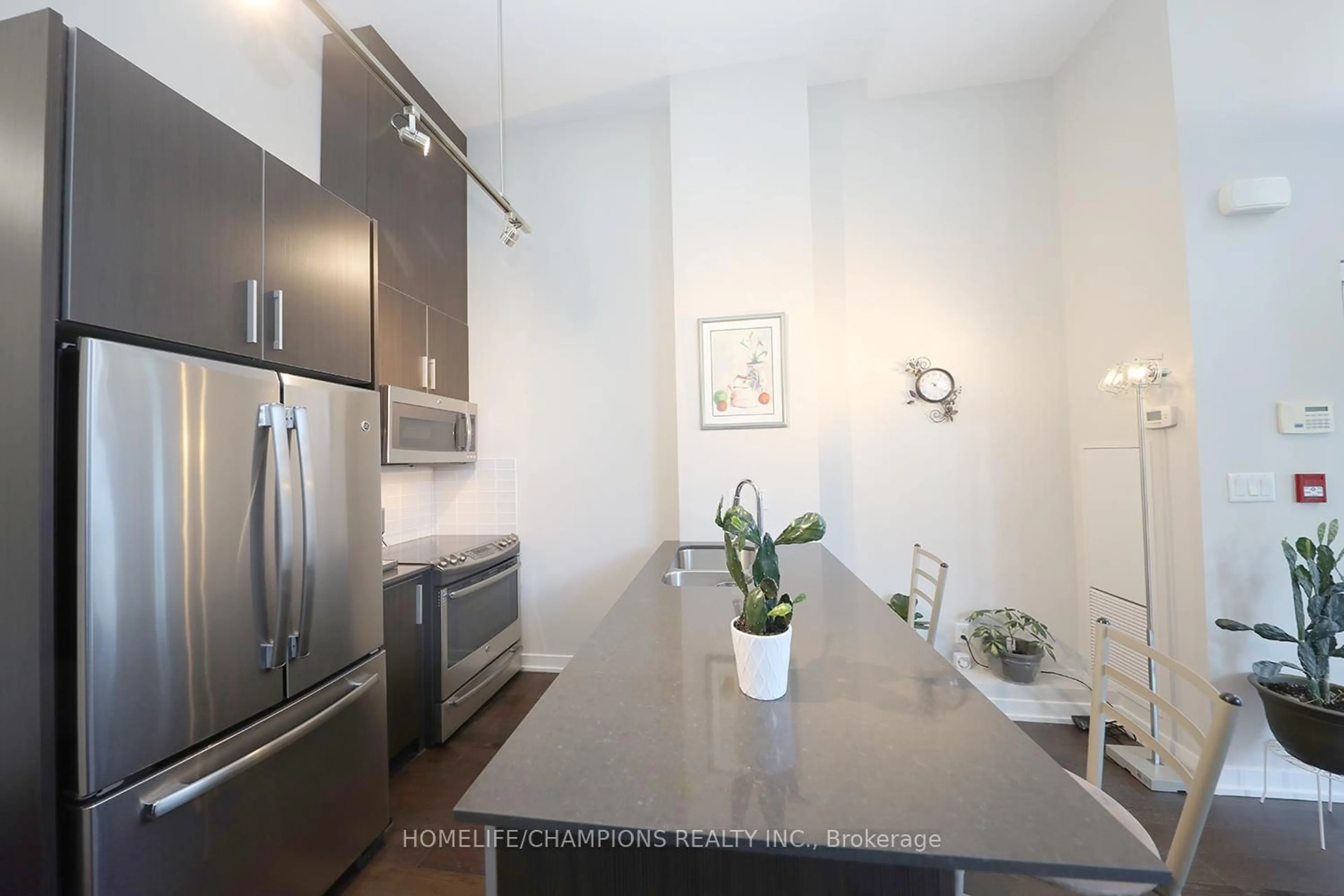 Unknown for 20 Bruyeres Mews #Th10, Toronto Ontario M5V 0G8