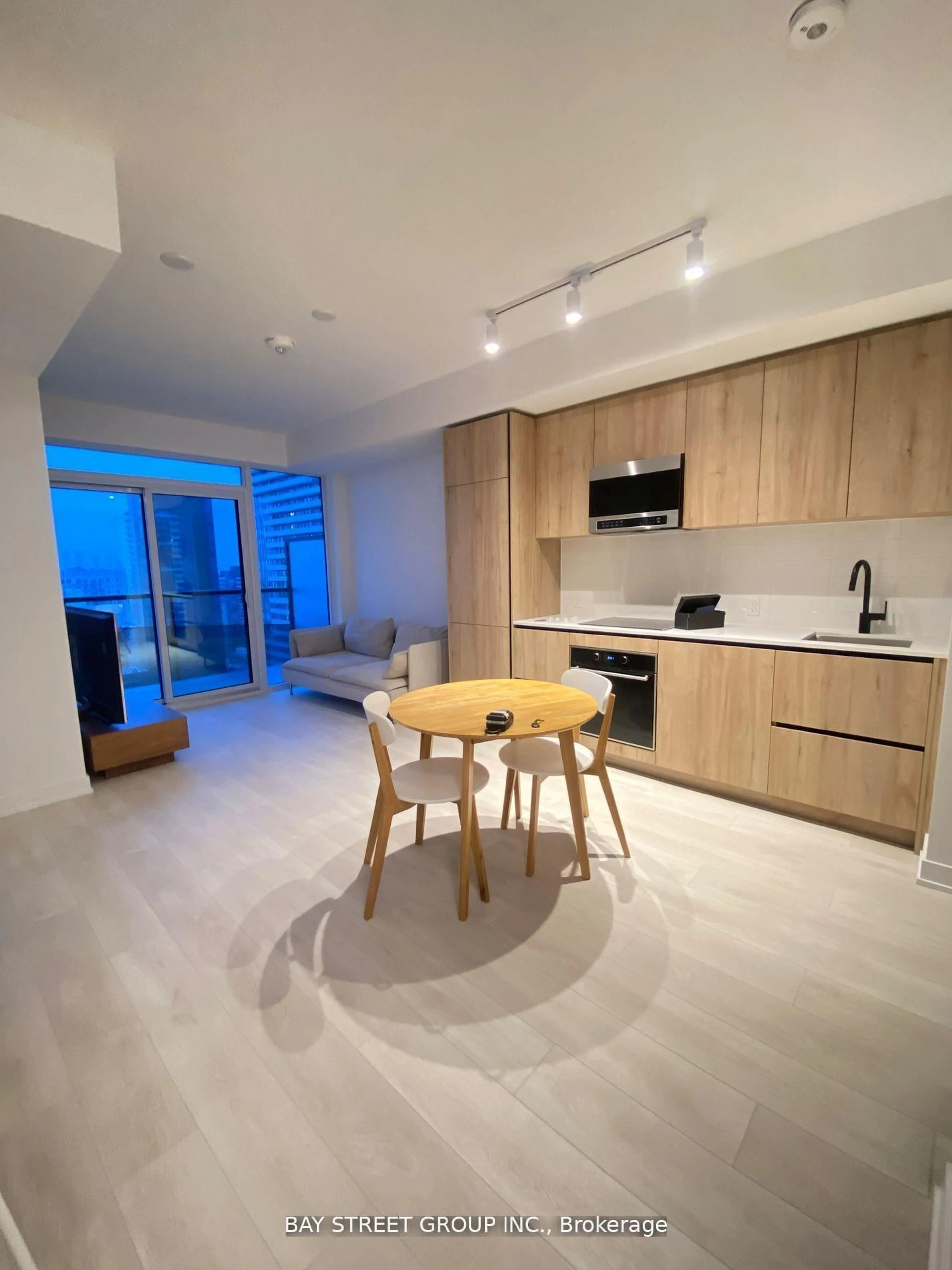 Unknown for 127 Broadway Ave #2513, Toronto Ontario M4P 1V5