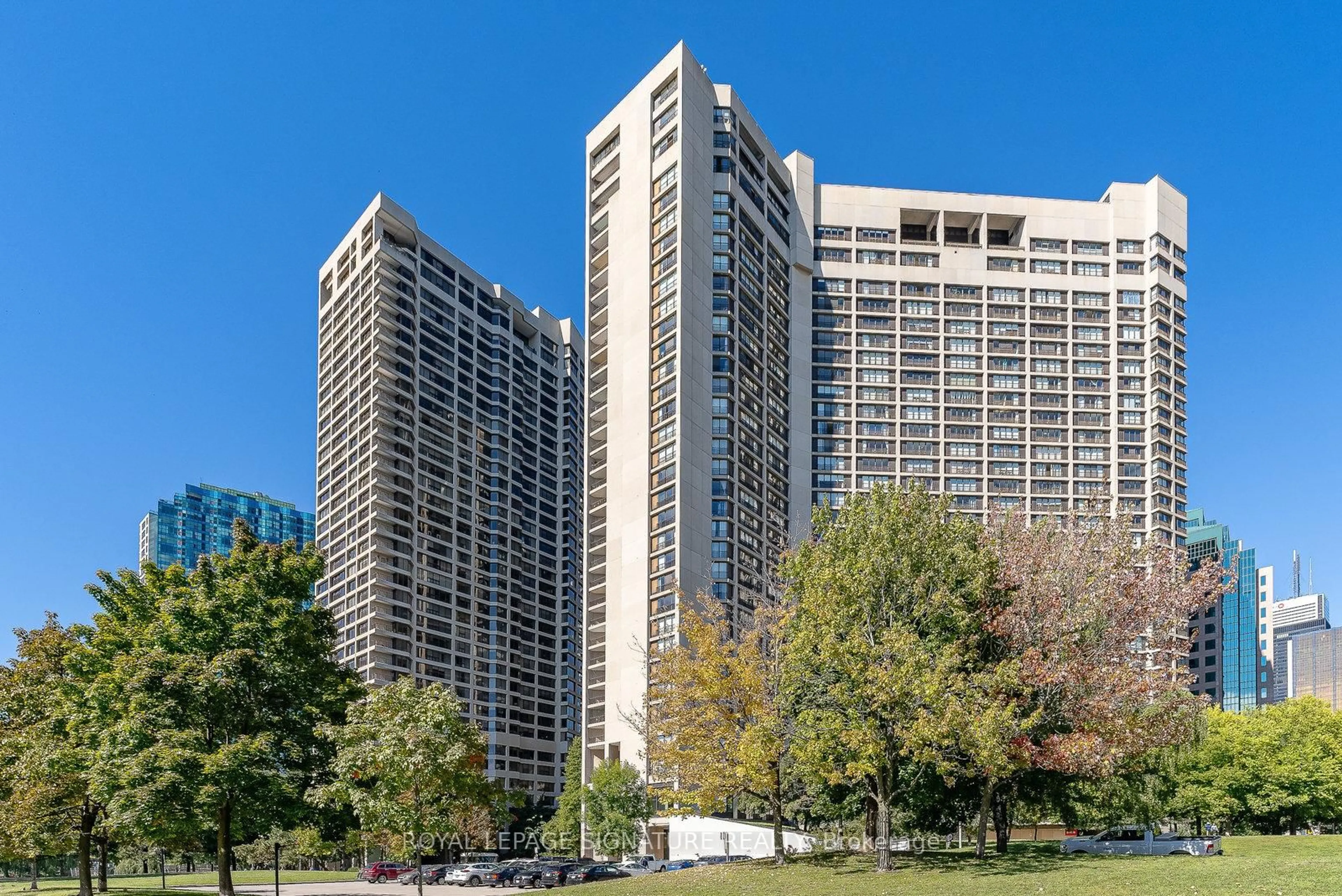 Unknown for 33 Harbour Sq #2436, Toronto Ontario M5J 2G2