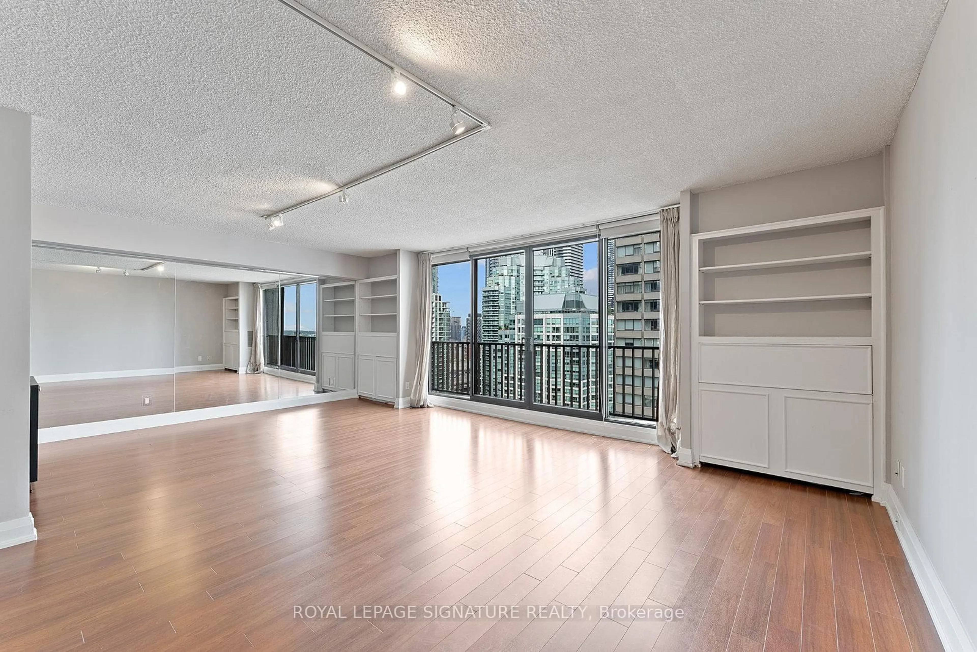 Unknown for 33 Harbour Sq #2436, Toronto Ontario M5J 2G2