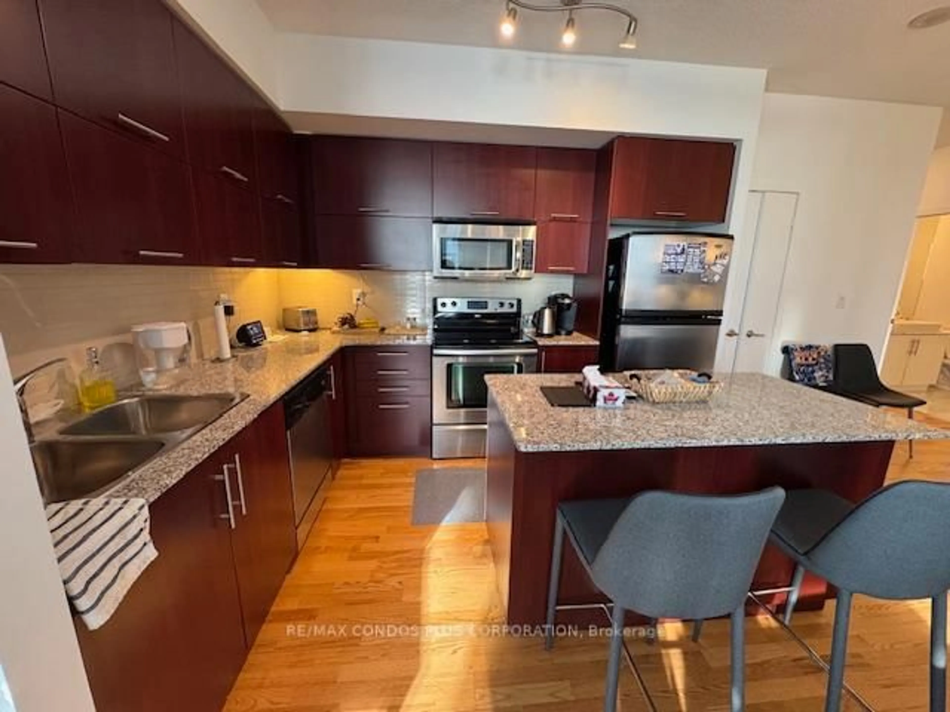Open concept kitchen, unknown for 55 Bremner Blvd #3901, Toronto Ontario M5J 0A6