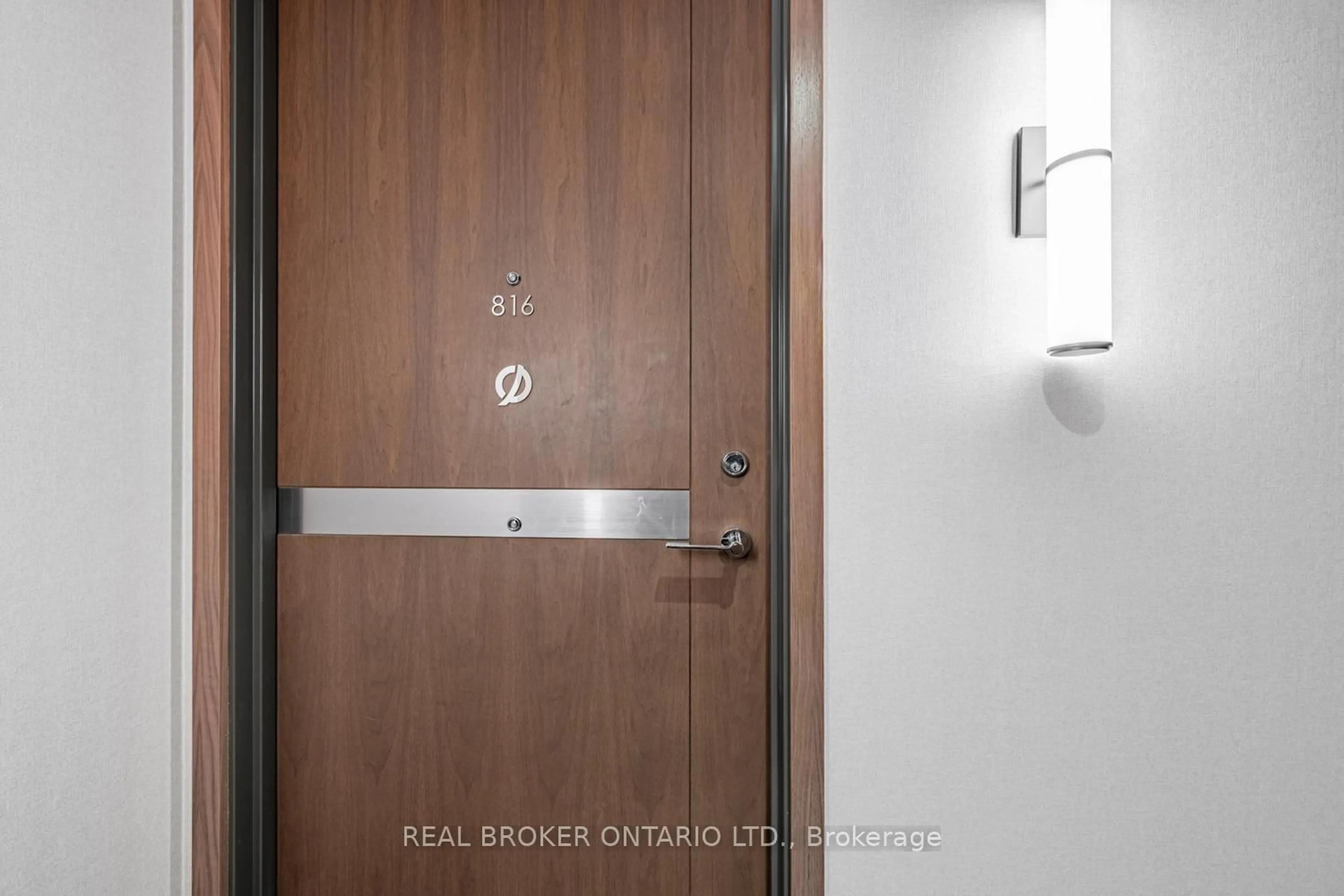 Indoor foyer for 19 Bathurst St #816, Toronto Ontario M5V 0P8
