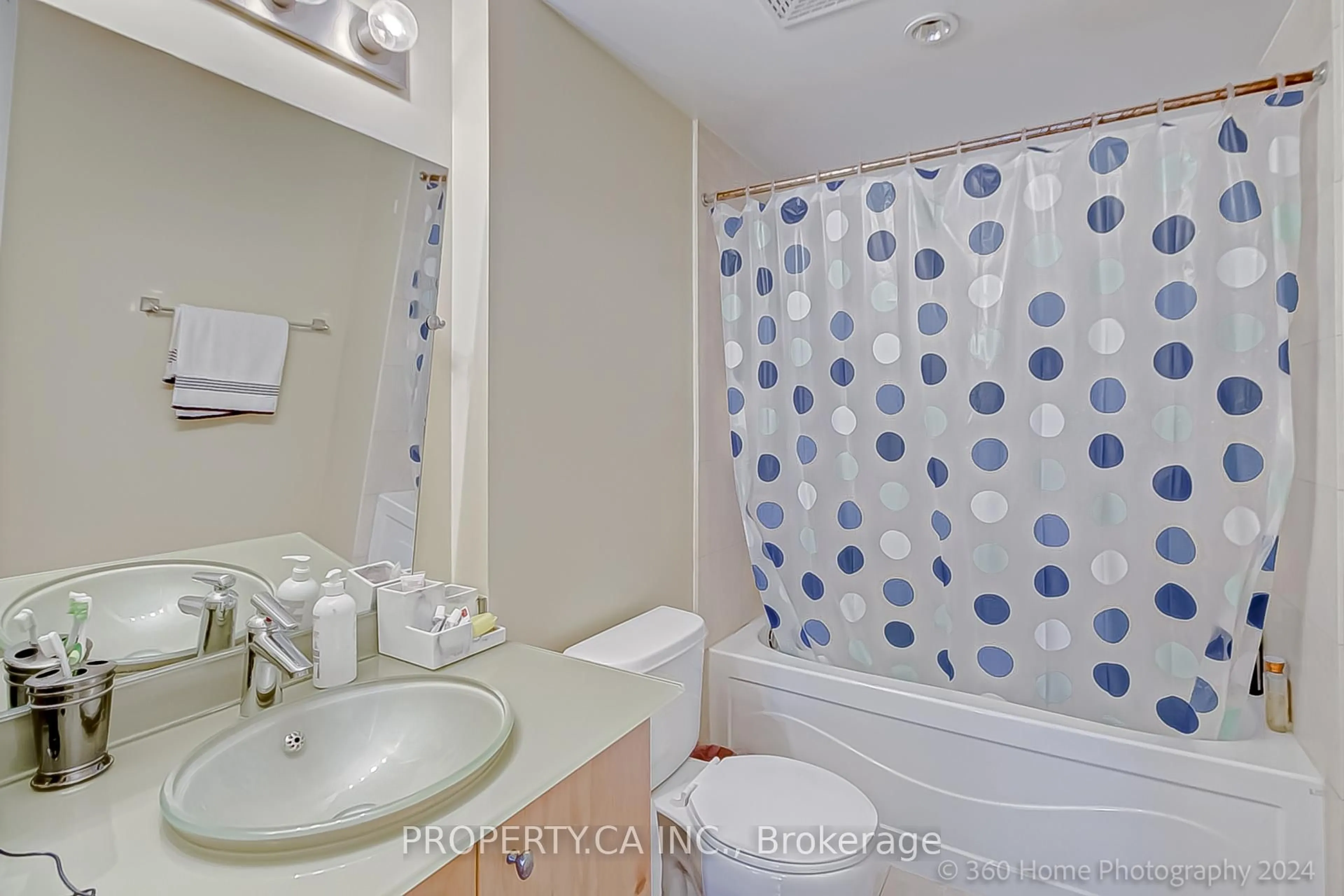Standard bathroom, ceramic/tile floor for 8 Scollard St #702, Toronto Ontario M5R 1M2