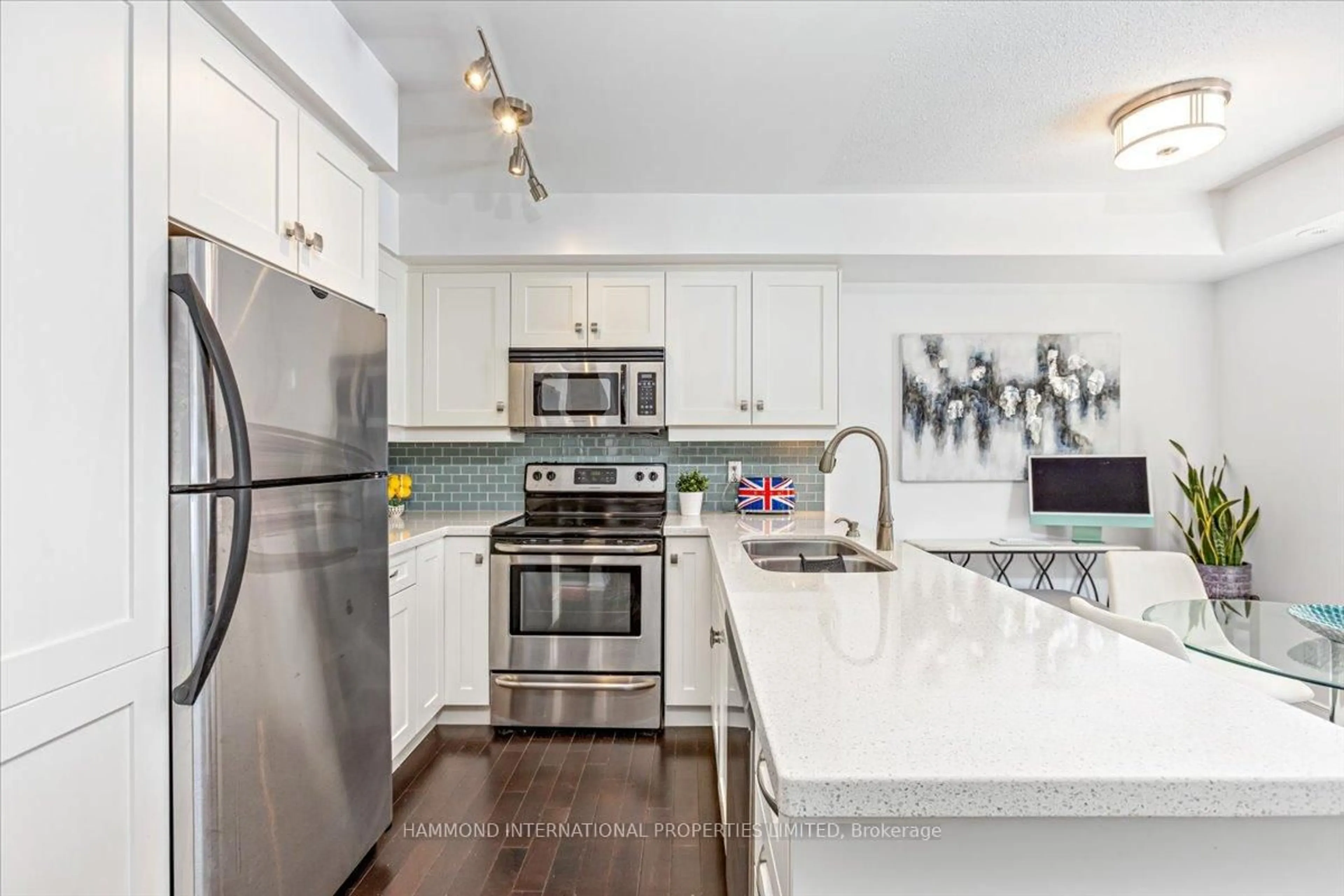 Open concept kitchen, ceramic/tile floor for 46 Western Battery Rd #838, Toronto Ontario M6K 3P1