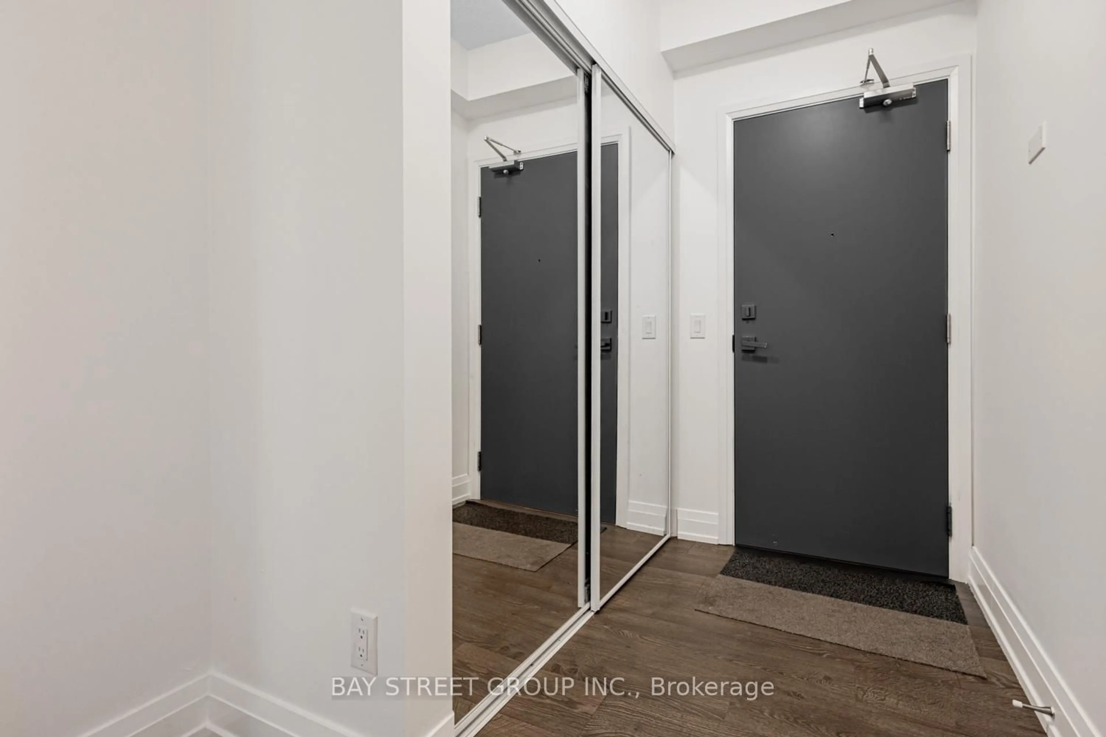 Indoor entryway for 591 Sheppard Ave #317, Toronto Ontario M2K 1B4