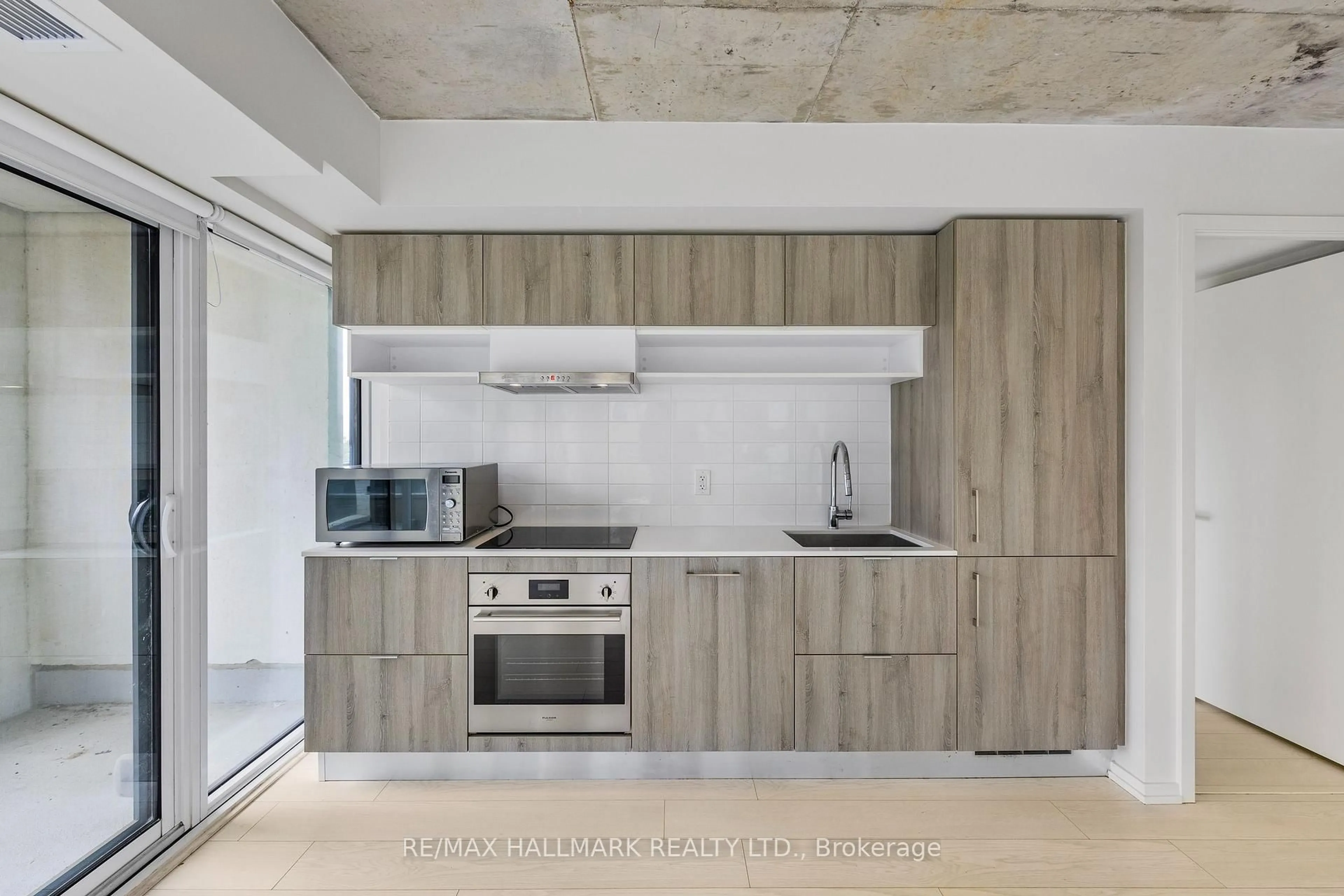 Standard kitchen, cement floor for 5 Soudan Ave #807, Toronto Ontario M4S 0B1