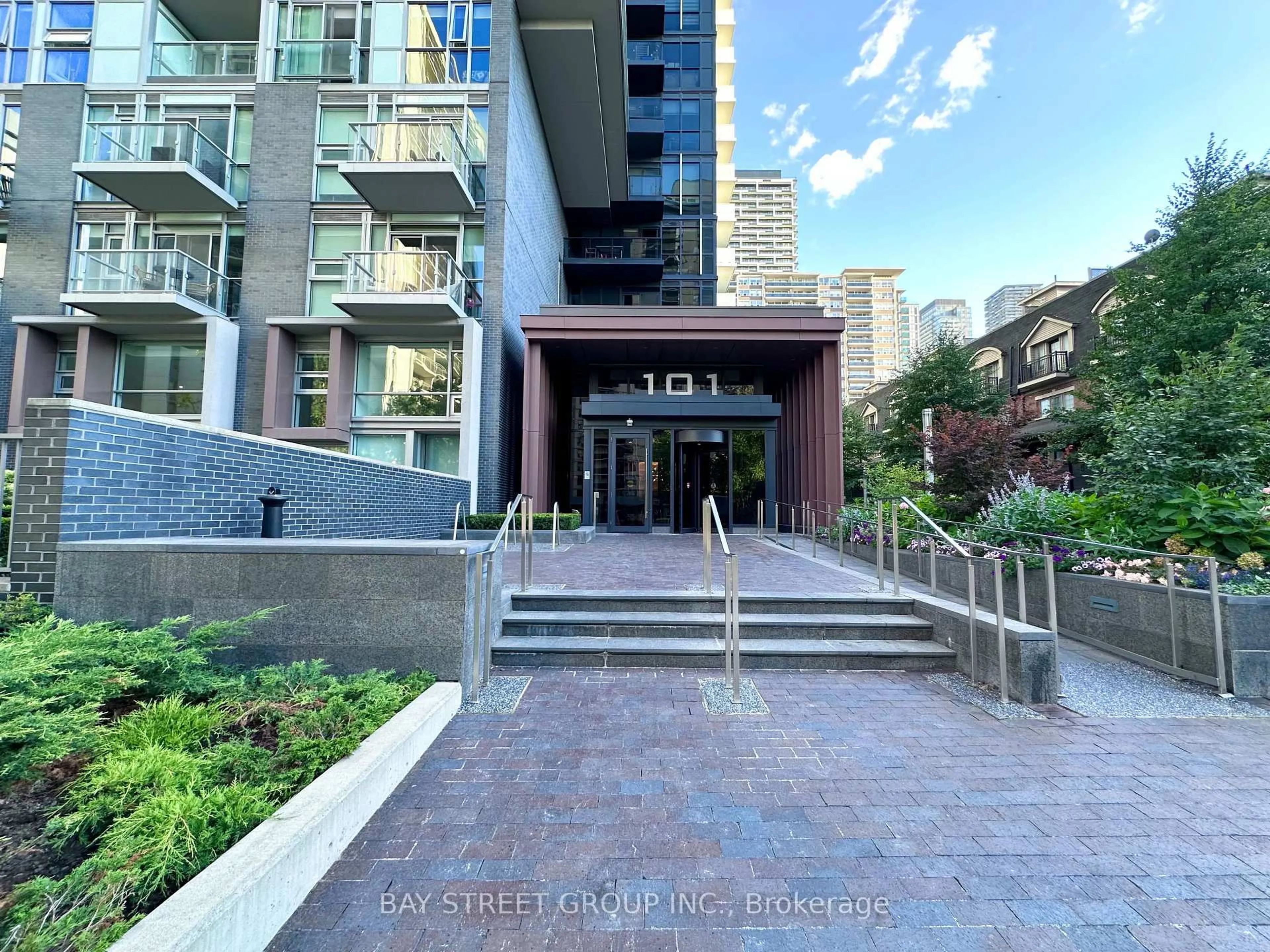 Indoor foyer for 101 erskine Ave #2006, Toronto Ontario M4P 0C5