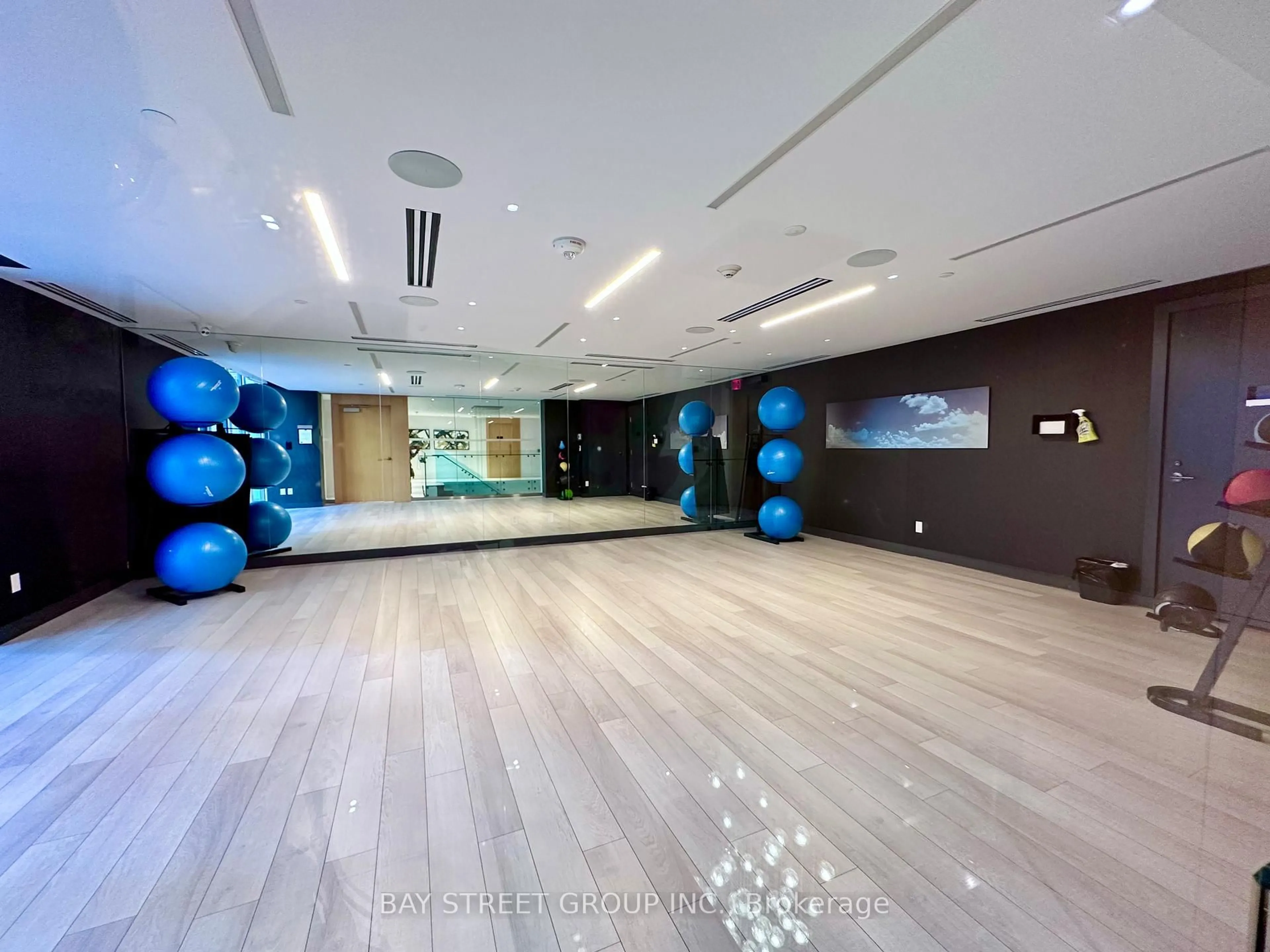 Lobby for 101 erskine Ave #2006, Toronto Ontario M4P 0C5