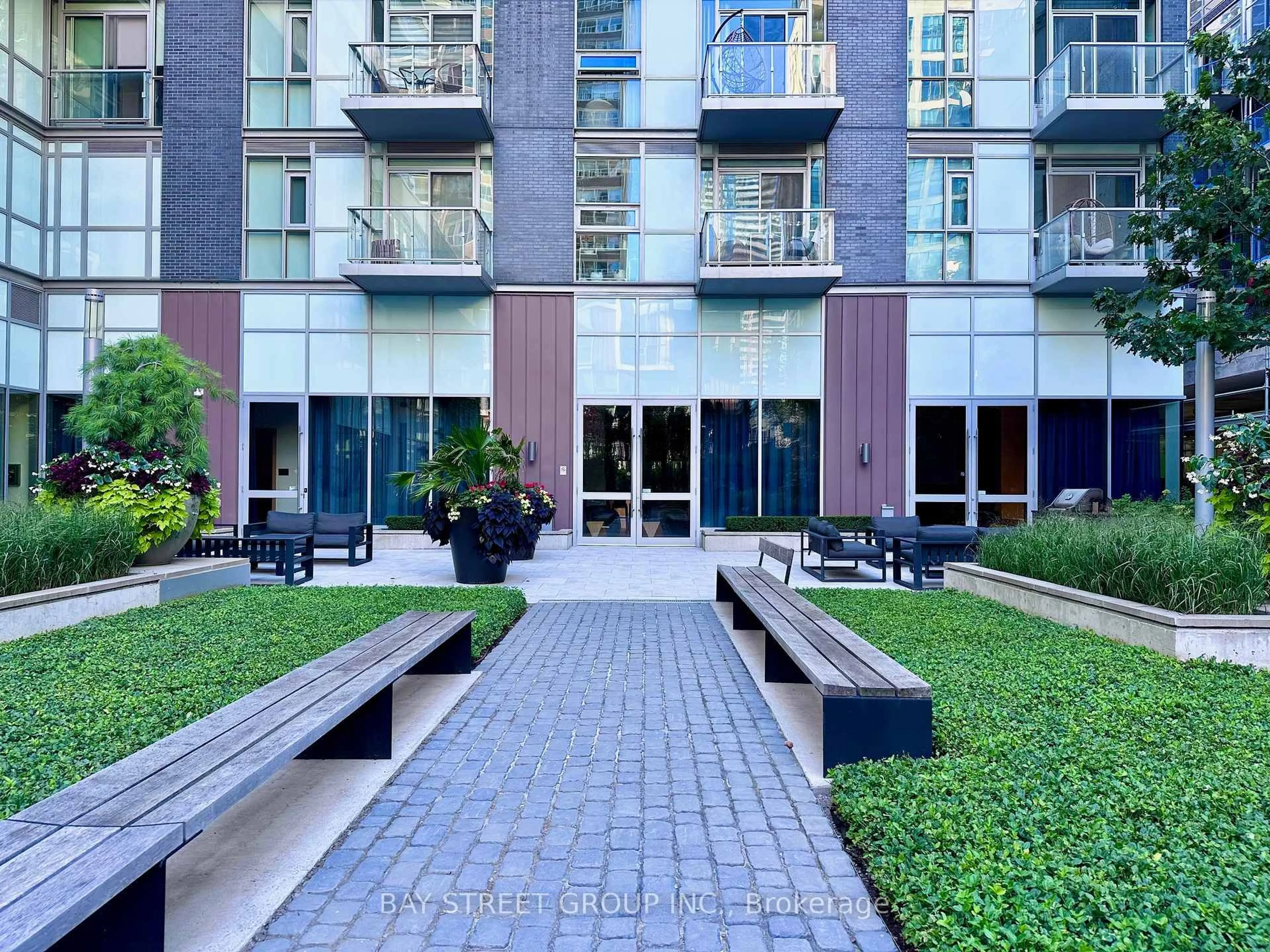 Patio, street for 101 erskine Ave #2006, Toronto Ontario M4P 0C5