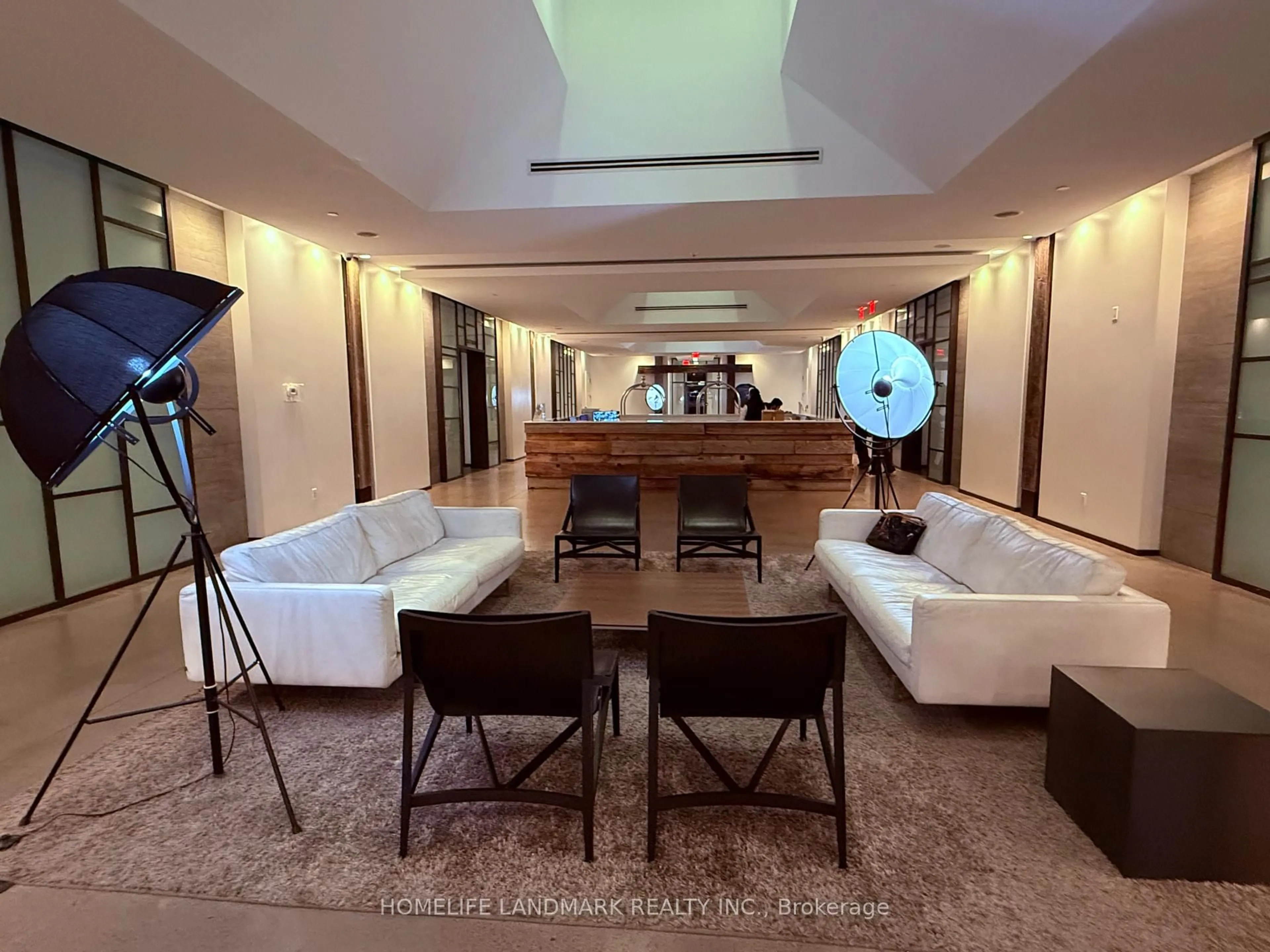 Unknown for 1030 King St #228, Toronto Ontario M6K 3N3
