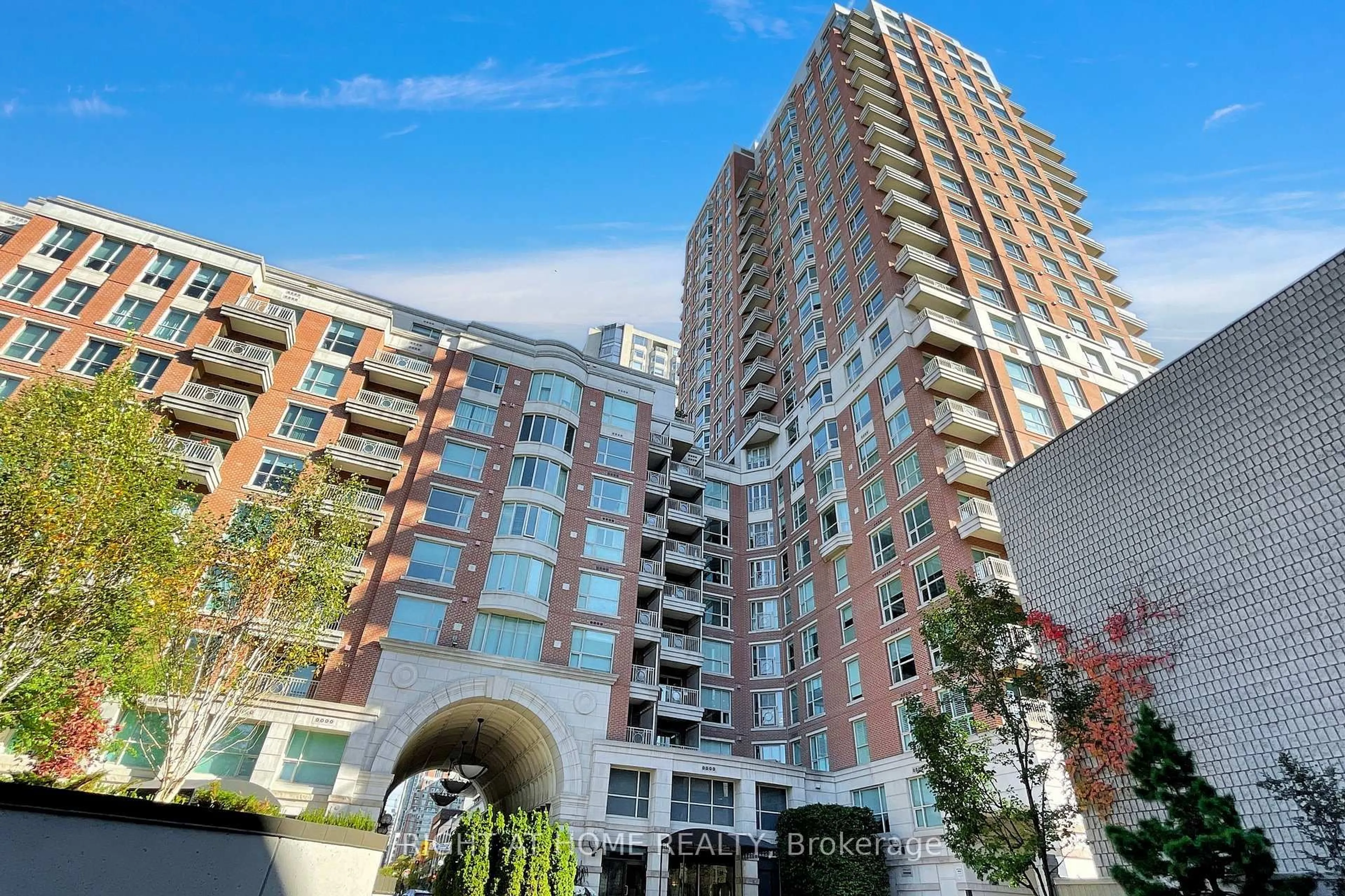 Patio, unknown for 38 Avenue Rd #1201, Toronto Ontario M5R 2G2