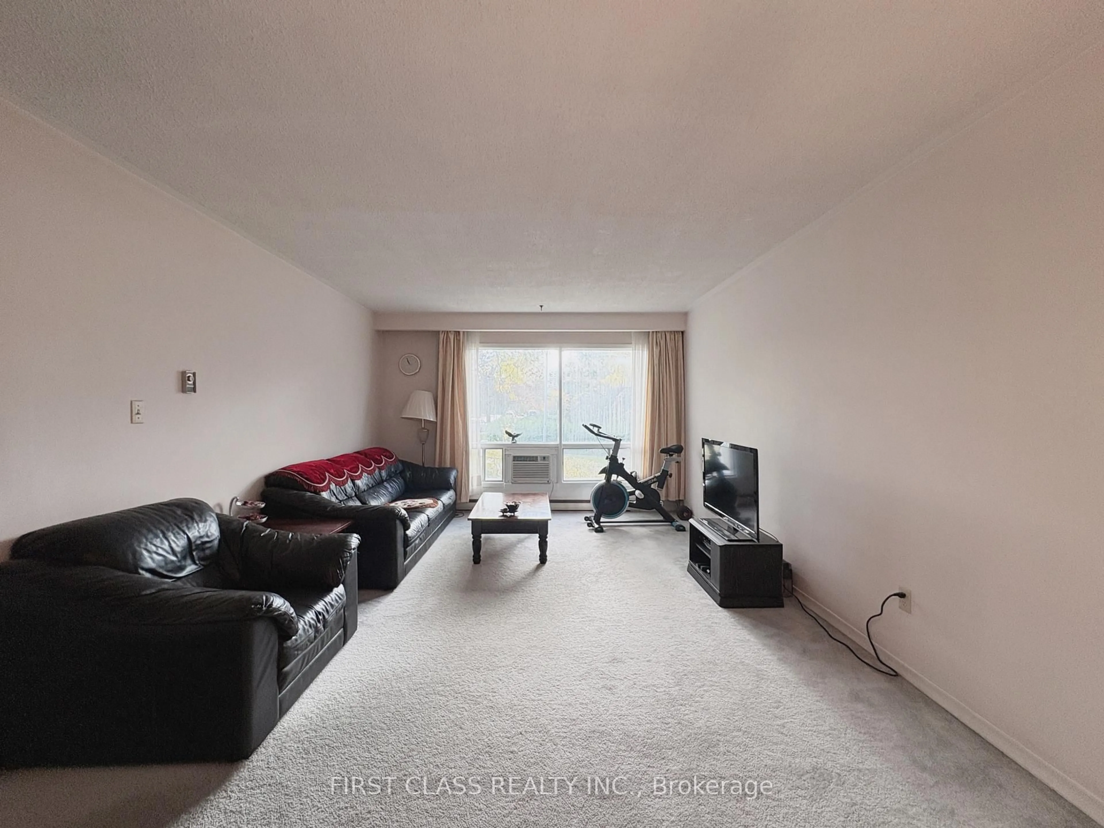 Living room with furniture, unknown for 81 Clancy Dr, Toronto Ontario M2J 2V7