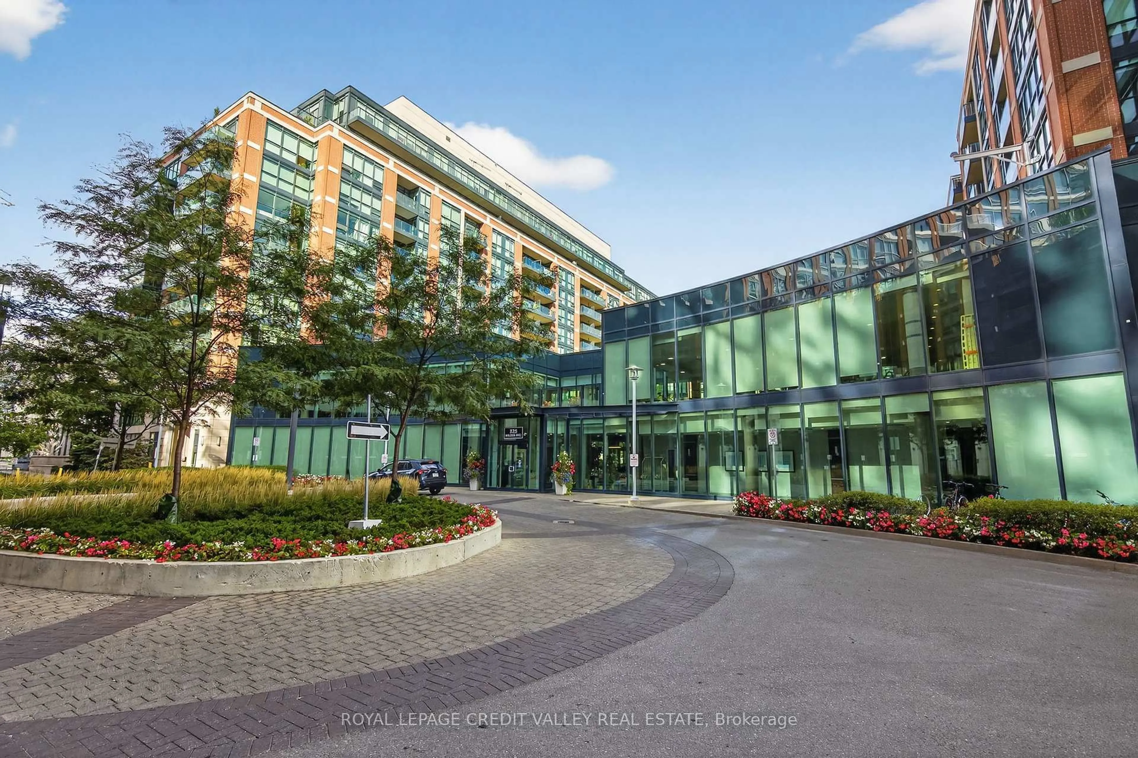 Indoor foyer for 525 Wilson Ave #334, Toronto Ontario M3H 0A7