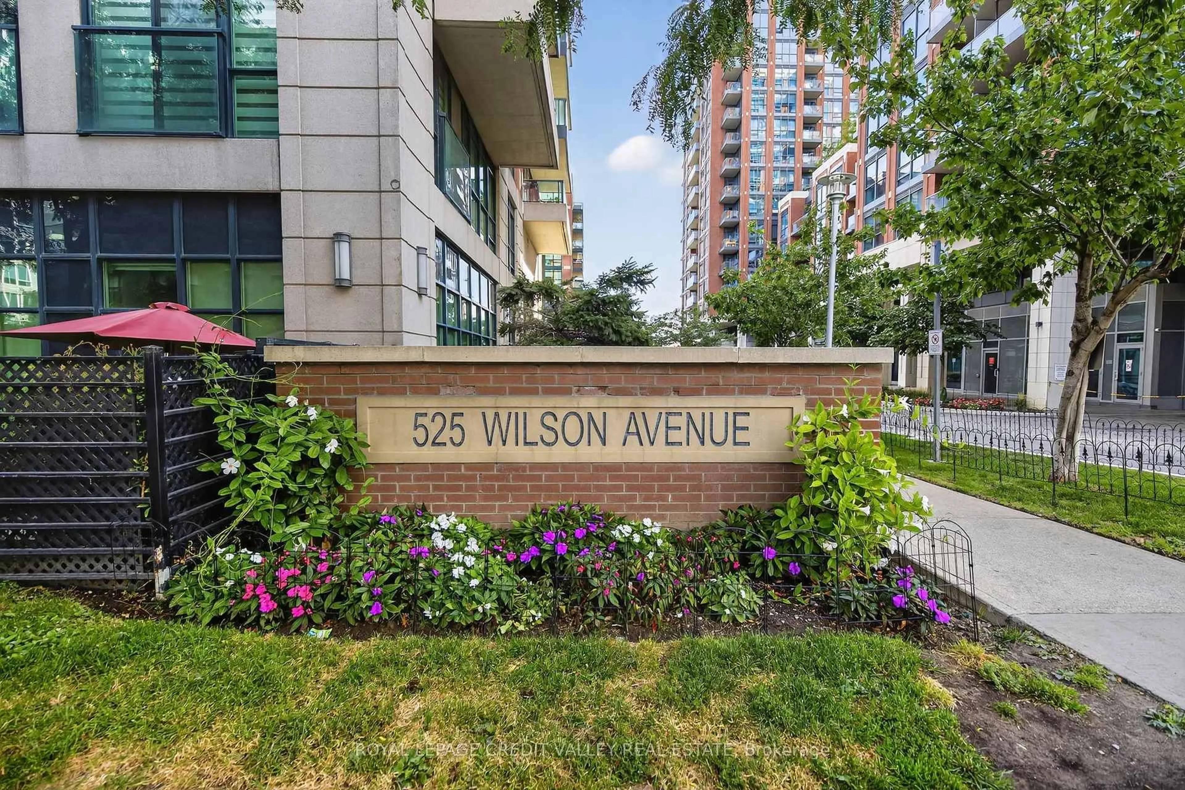 Indoor foyer for 525 Wilson Ave #334, Toronto Ontario M3H 0A7