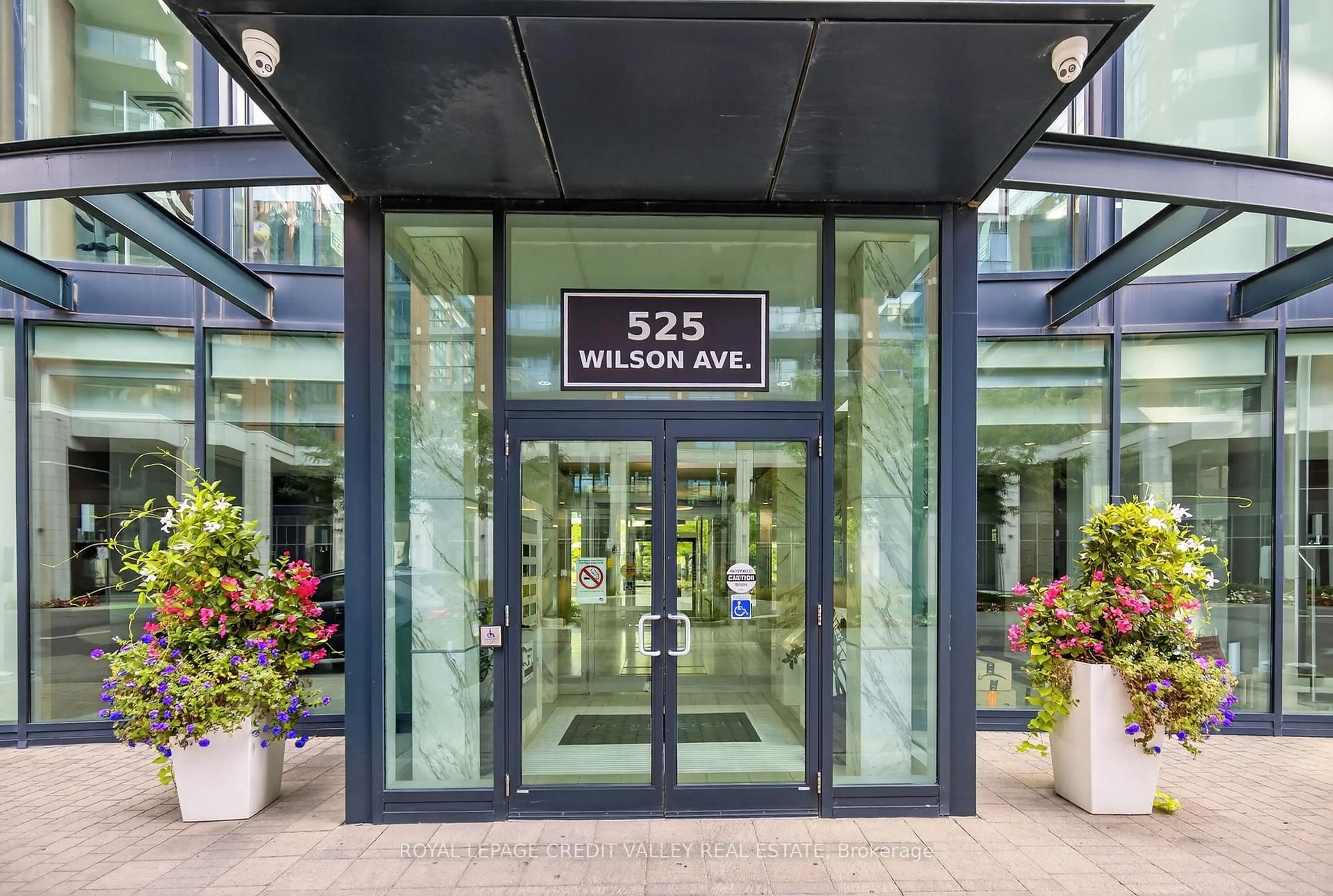 Indoor foyer for 525 Wilson Ave #334, Toronto Ontario M3H 0A7