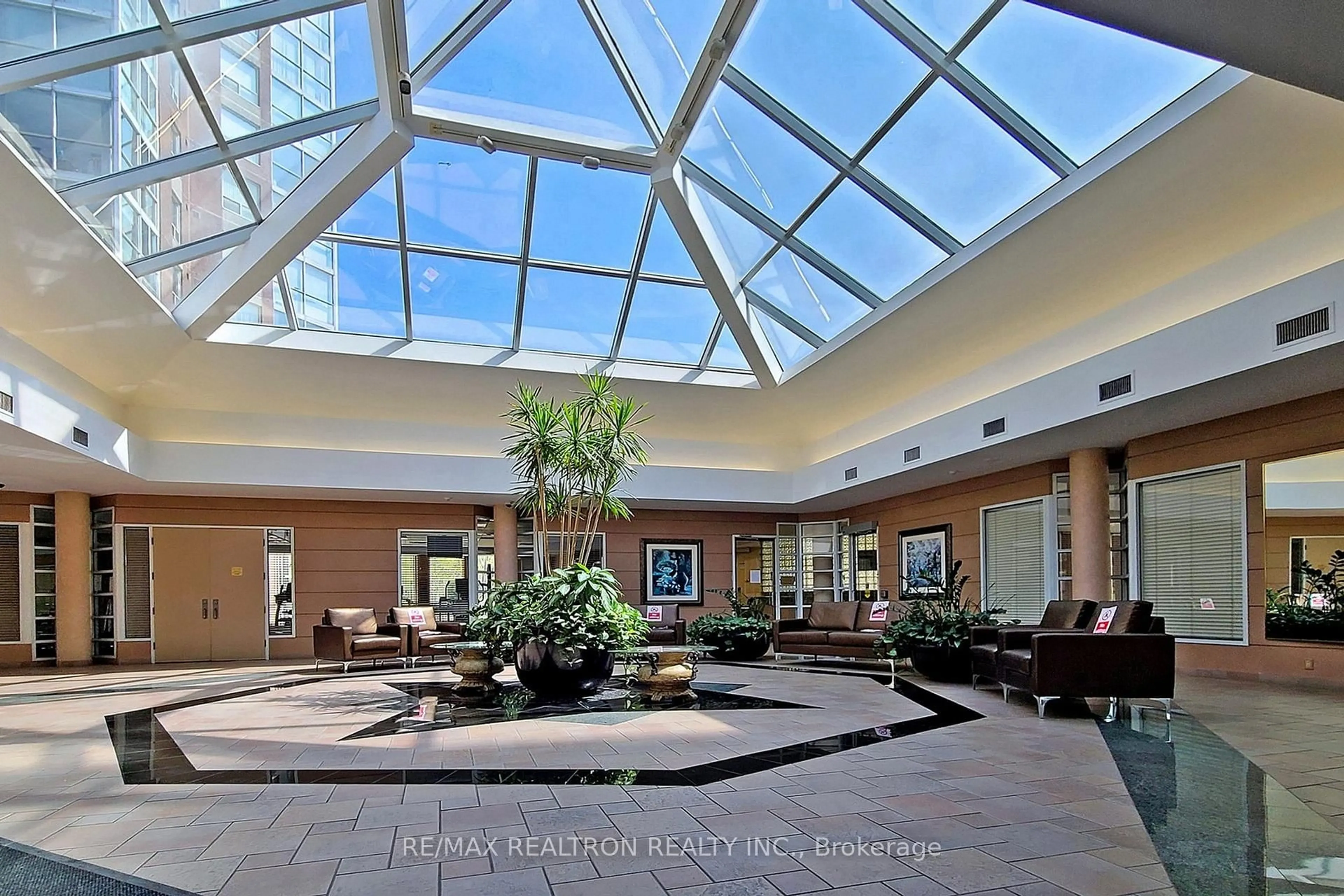 Lobby for 5 Concorde Pl #406, Toronto Ontario M3C 3M8