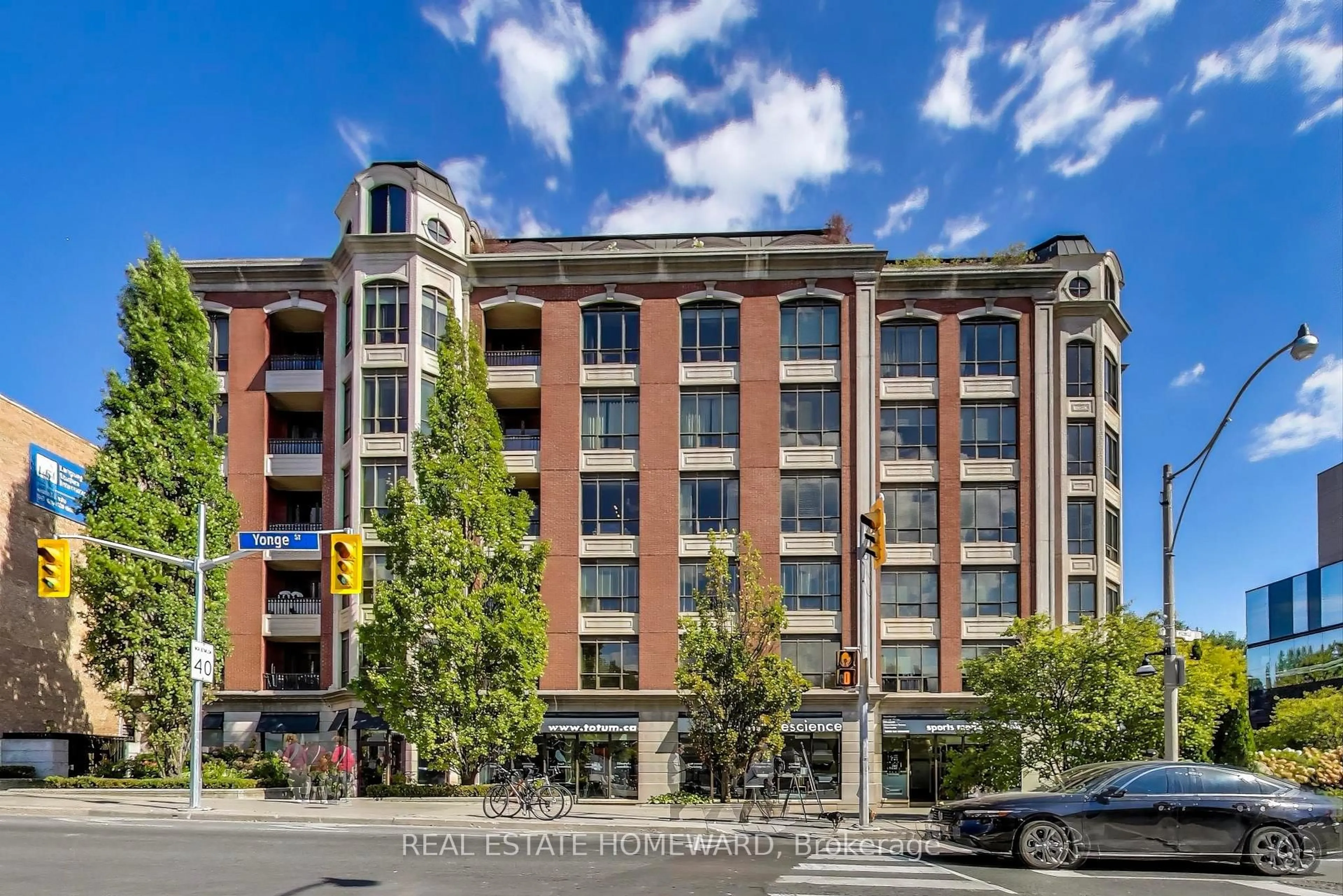 Unknown for 2 Roxborough St #403, Toronto Ontario M4W 3V7