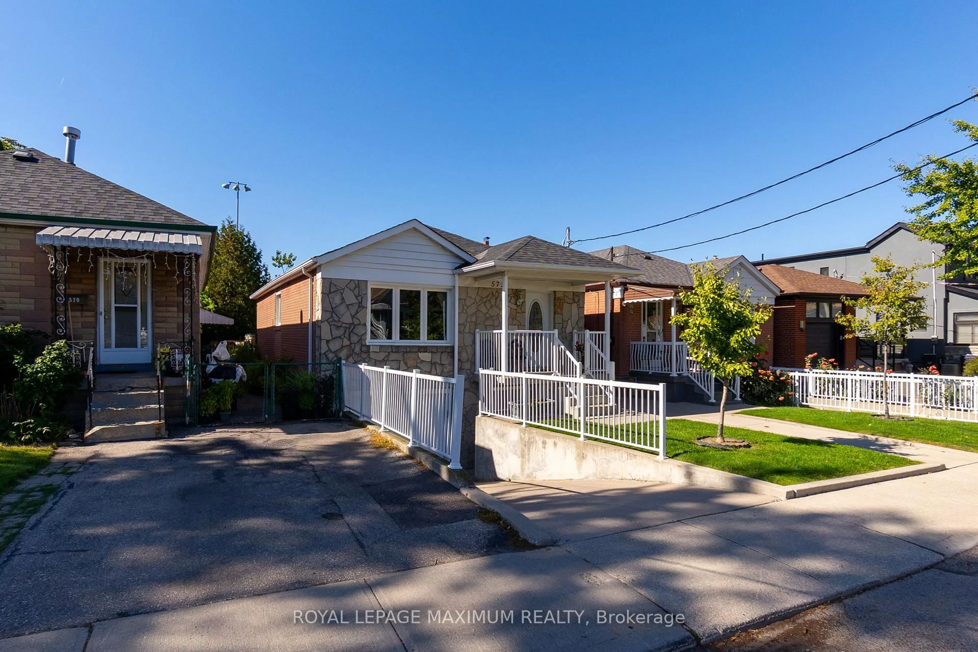 Unknown for 572 Northcliffe Blvd, Toronto Ontario M6E 3L7