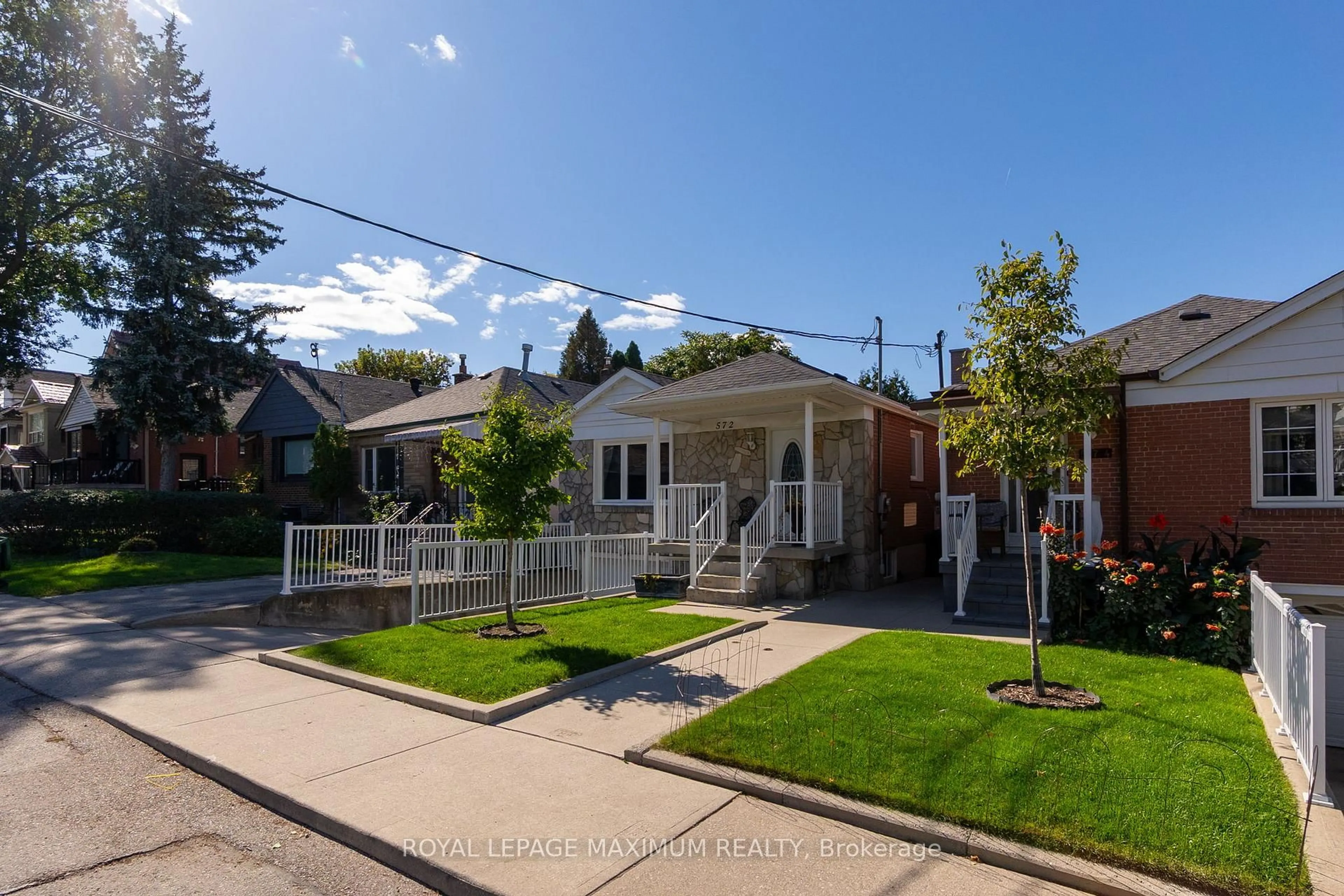 Unknown for 572 Northcliffe Blvd, Toronto Ontario M6E 3L7