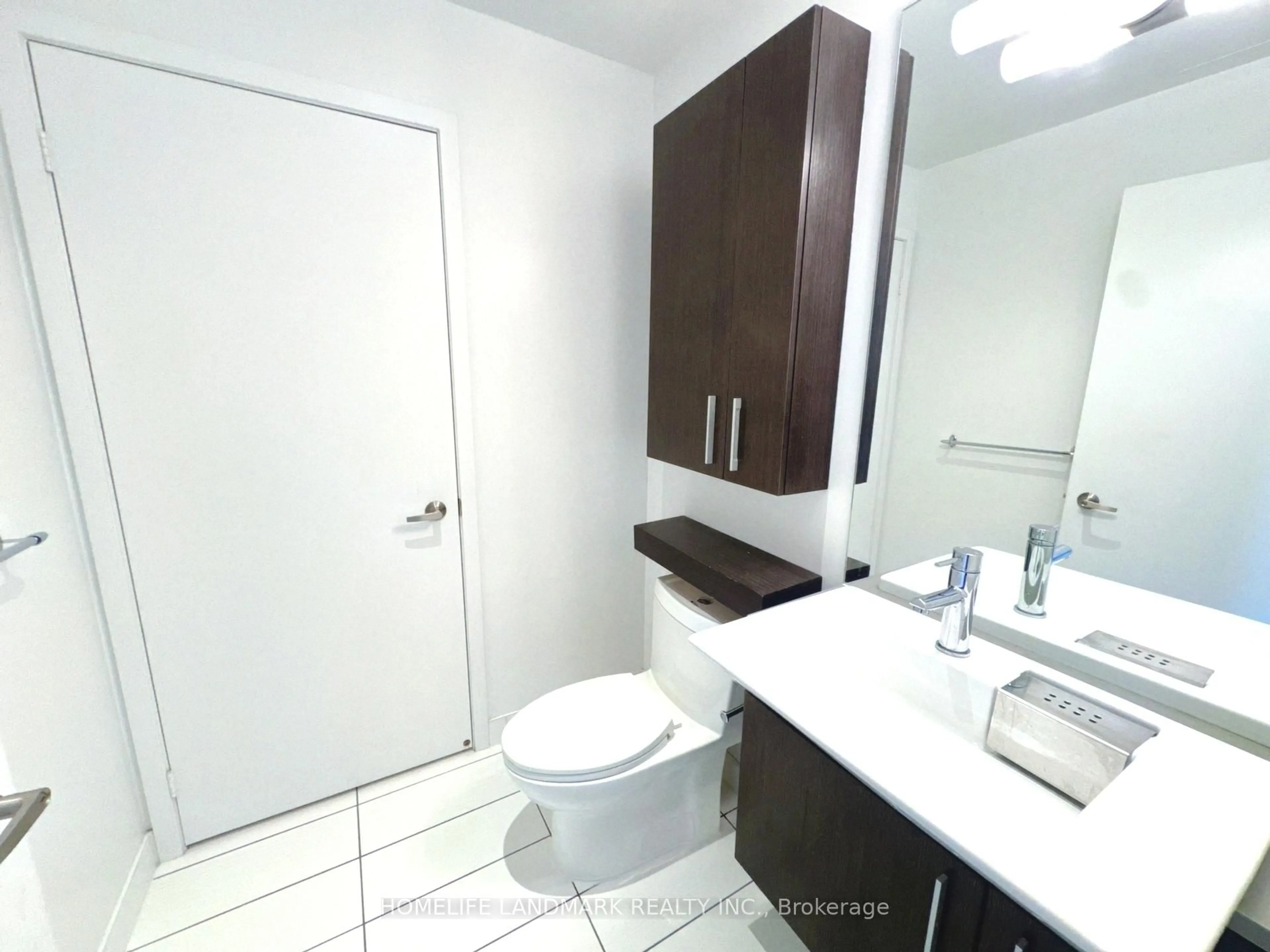 Standard bathroom, ceramic/tile floor for 8 Telegram Mews #833, Toronto Ontario M5V 3Z5