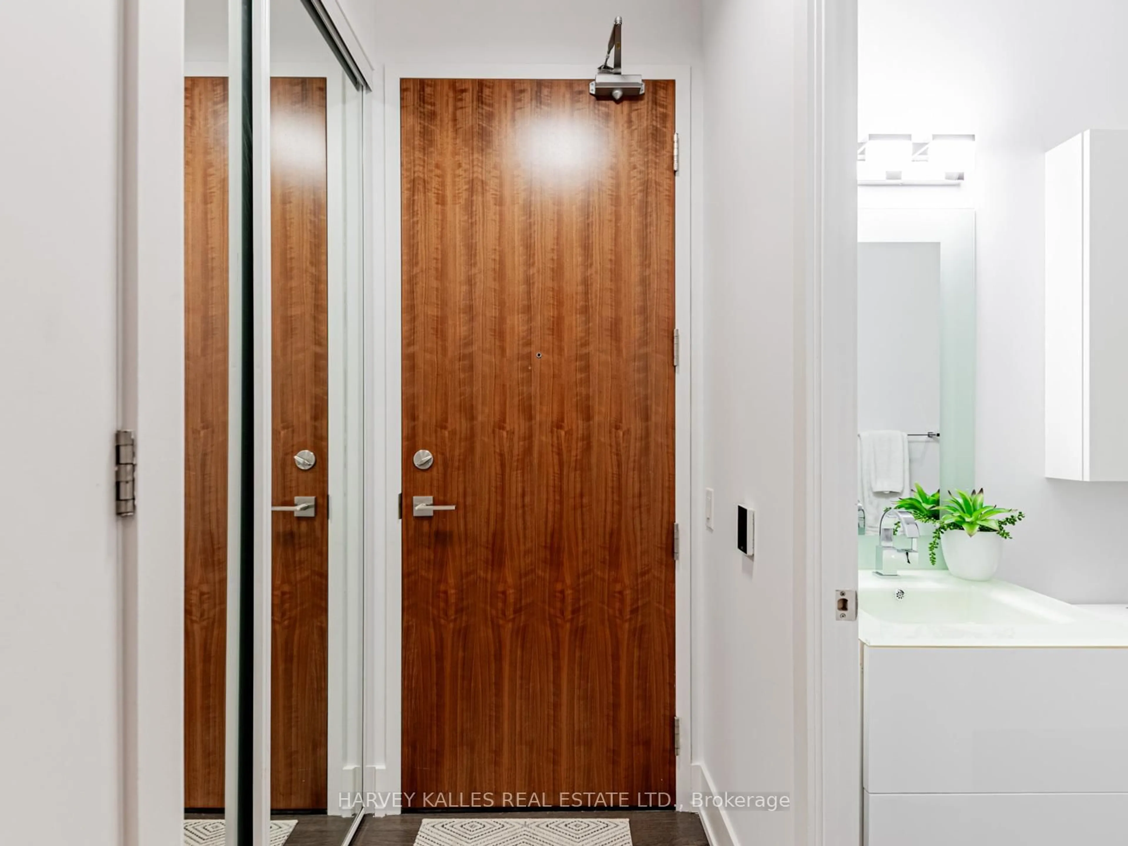 Indoor entryway for 111 St Clair Ave #419, Toronto Ontario M4V 1N5