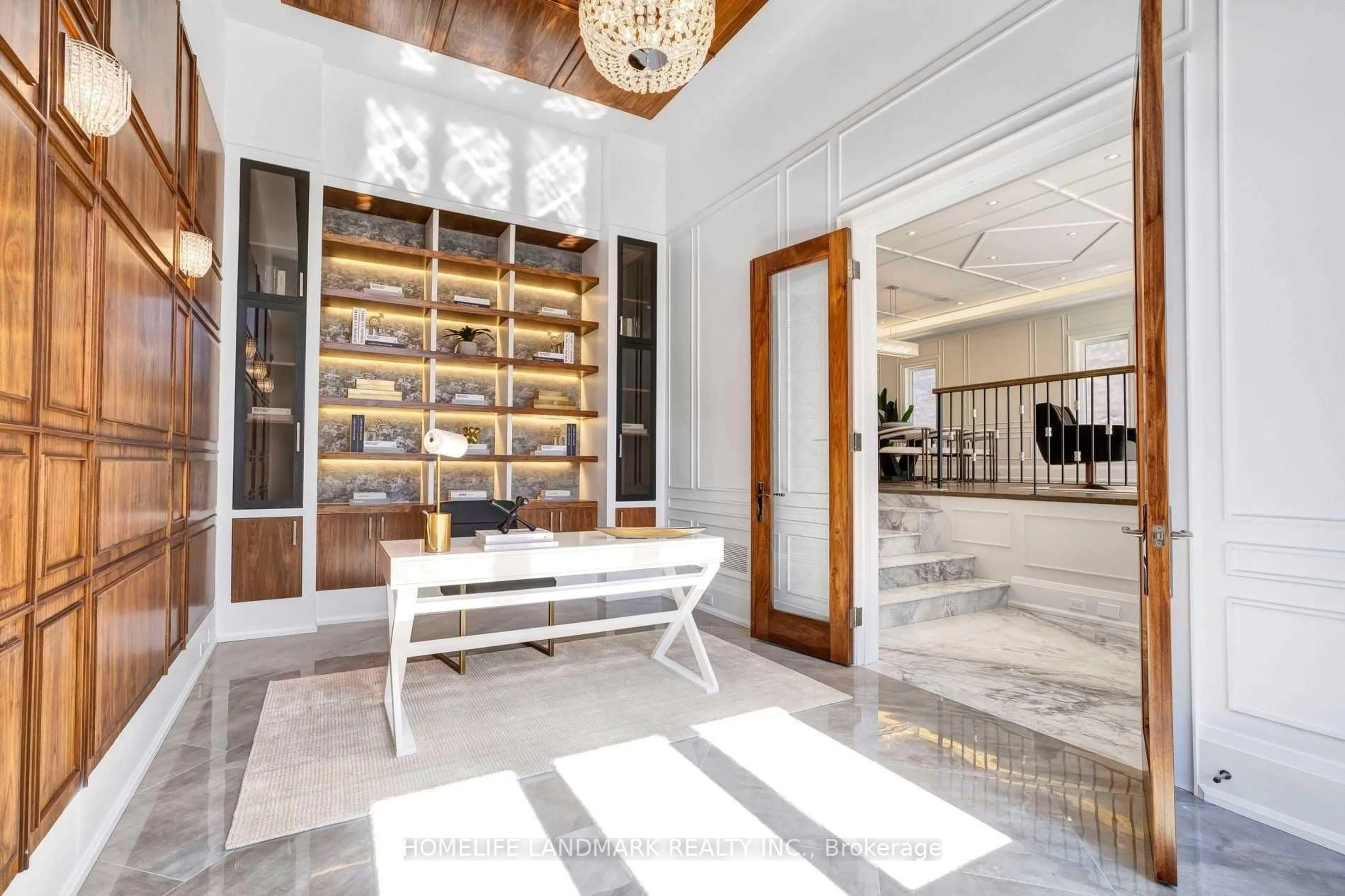 Indoor foyer for 120 Byng Ave, Toronto Ontario M2N 4K4