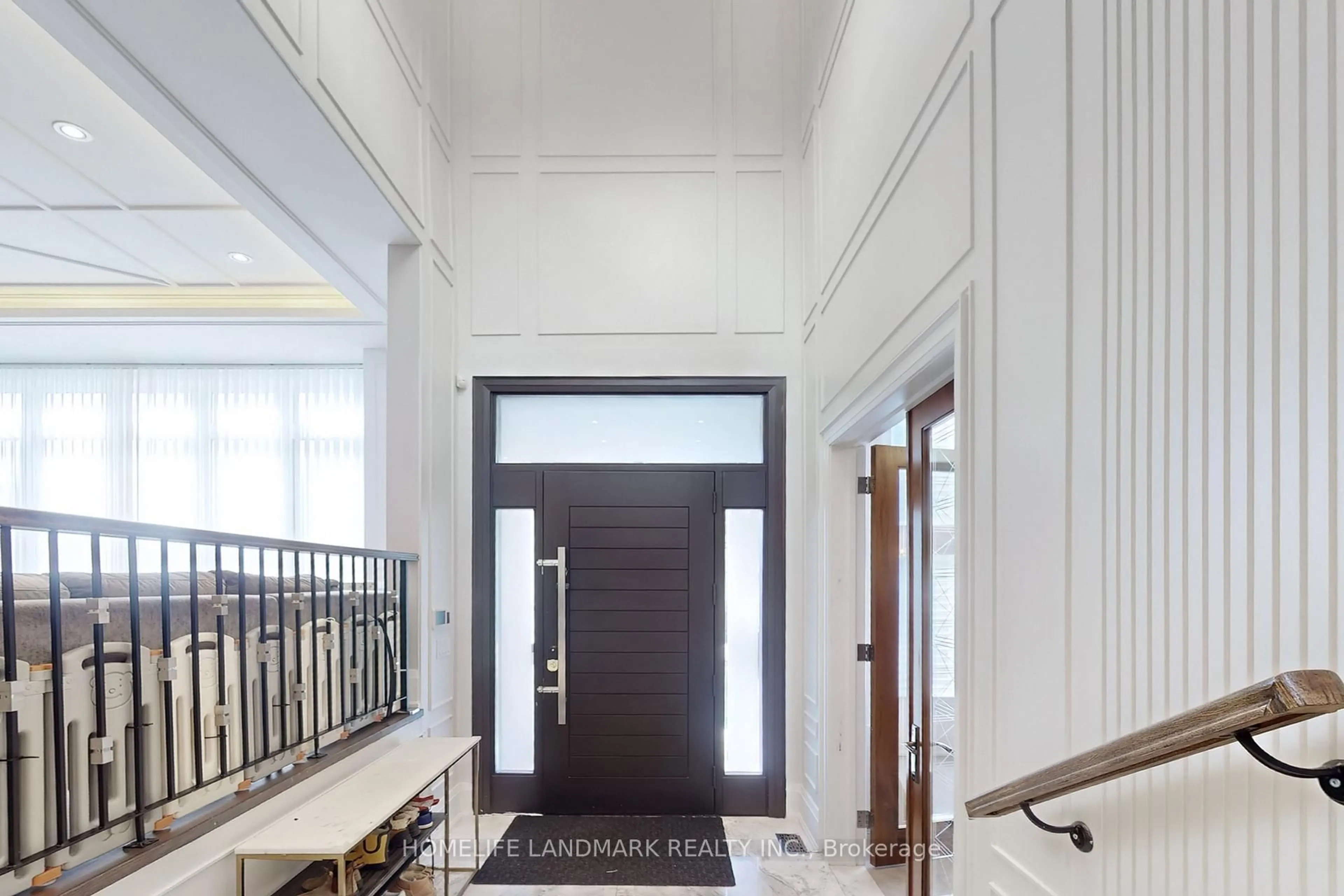 Indoor entryway for 120 Byng Ave, Toronto Ontario M2N 4K4