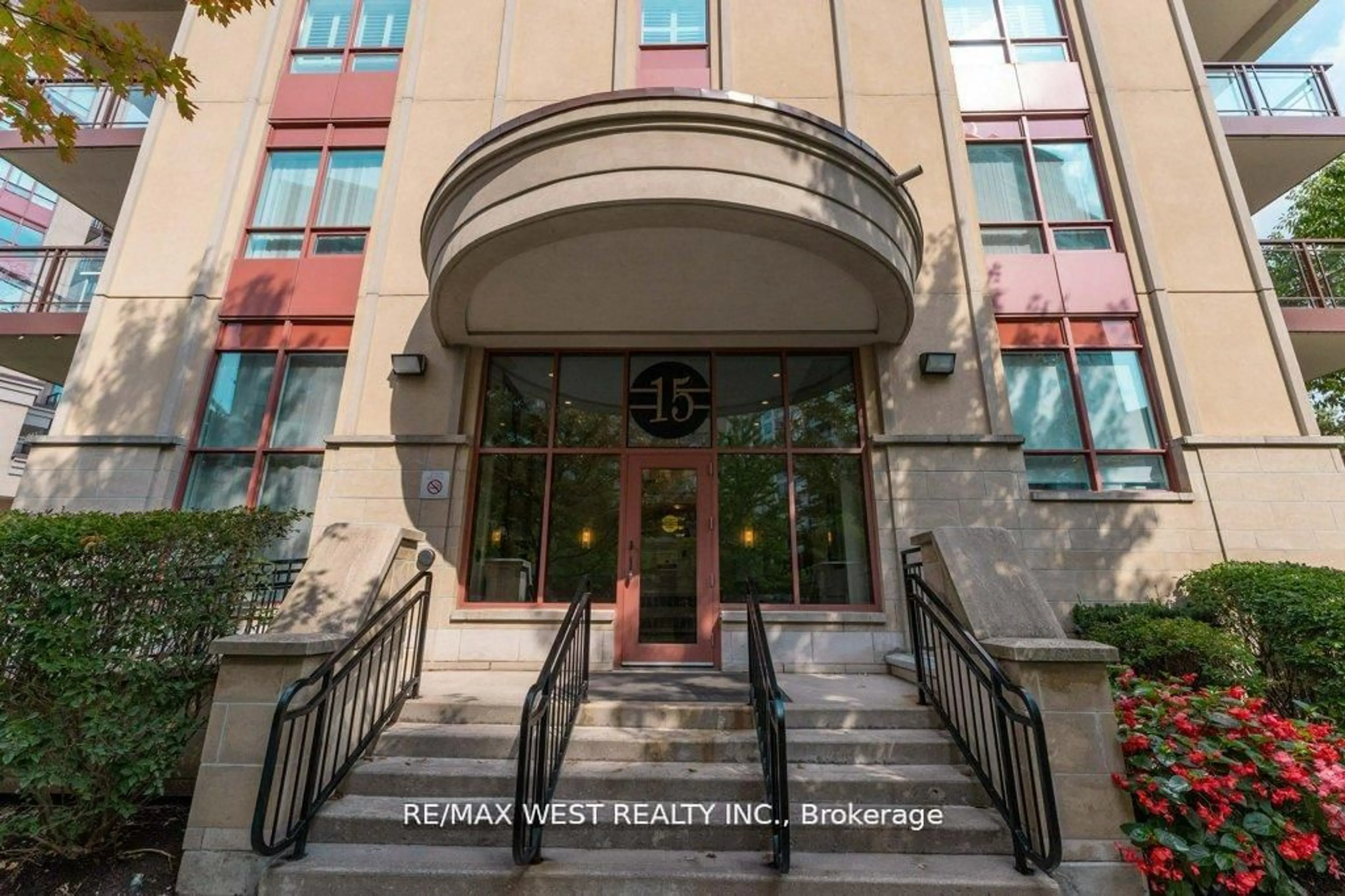 Indoor foyer for 15 Rean Dr #407, Toronto Ontario M2K 0A7
