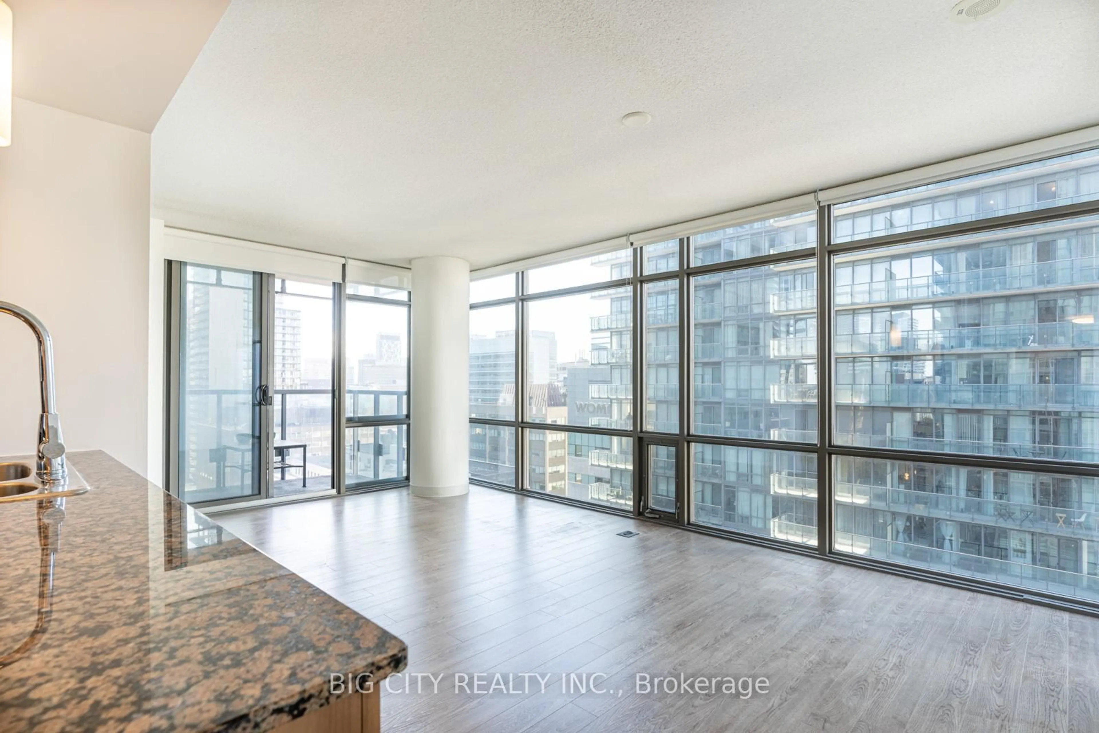 Unknown for 37 Grosvenor St #1602, Toronto Ontario M4Y 3G5