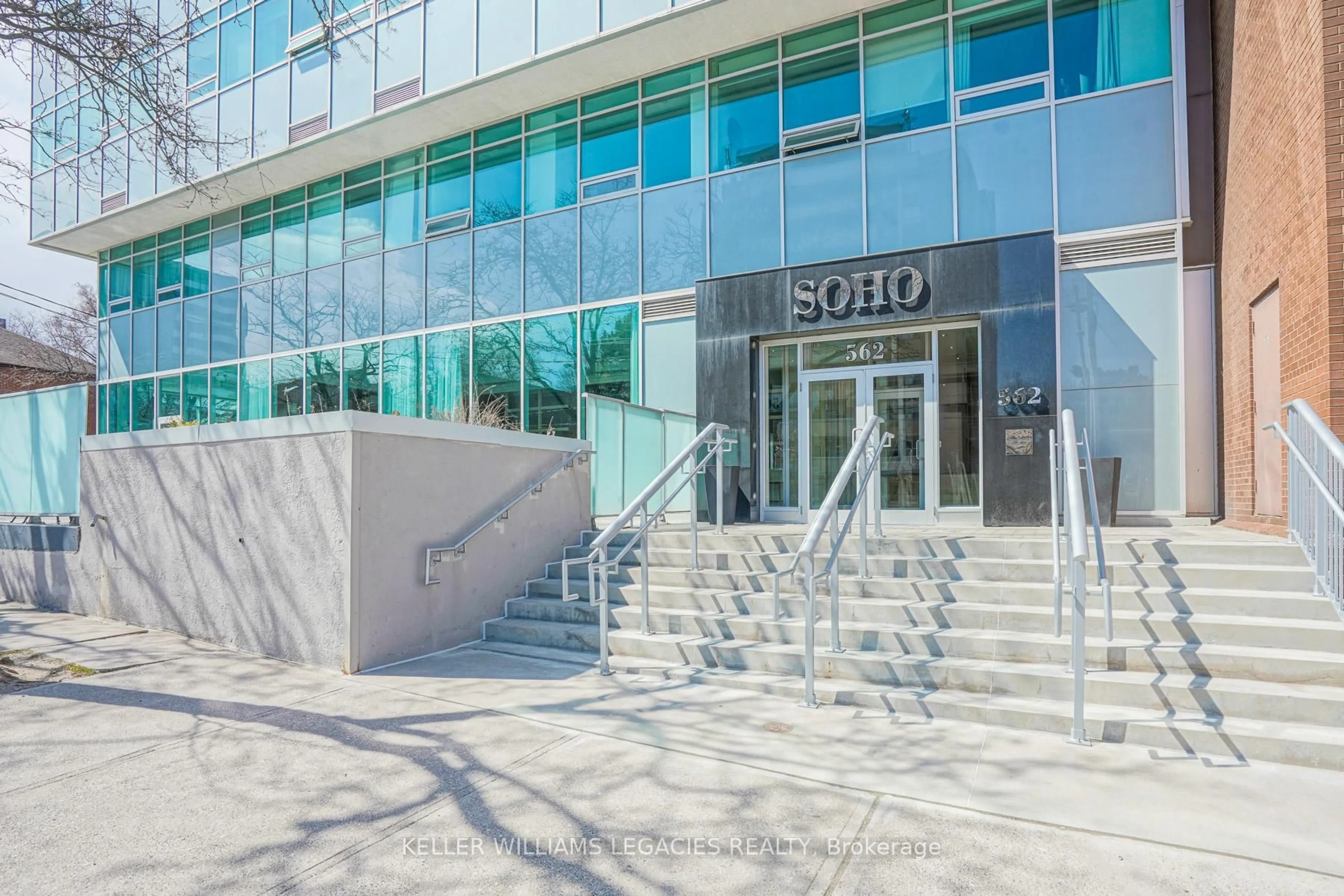 Unknown for 562 Eglinton Ave #302, Toronto Ontario M4P 1P1